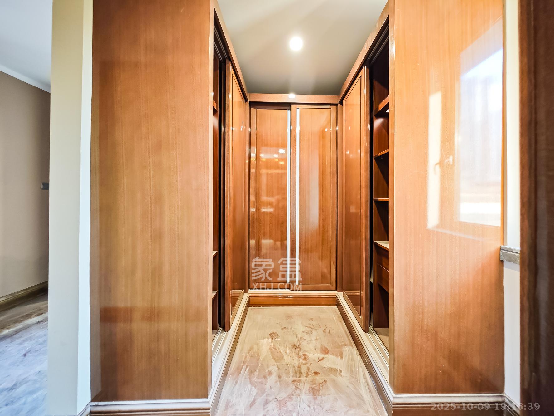 恒大御景天下城一期  4室2厅3卫    268.0万 恒大御景天下城一期  4室2厅3卫    268.0万其他