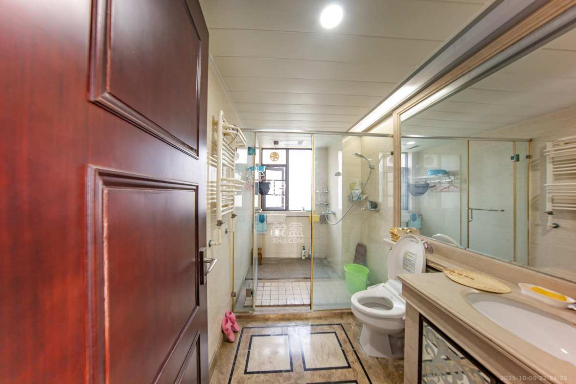 中海国际一期 4室2厅2卫 190.0万 中海国际一期 4室2厅2卫 190.0万卫生间