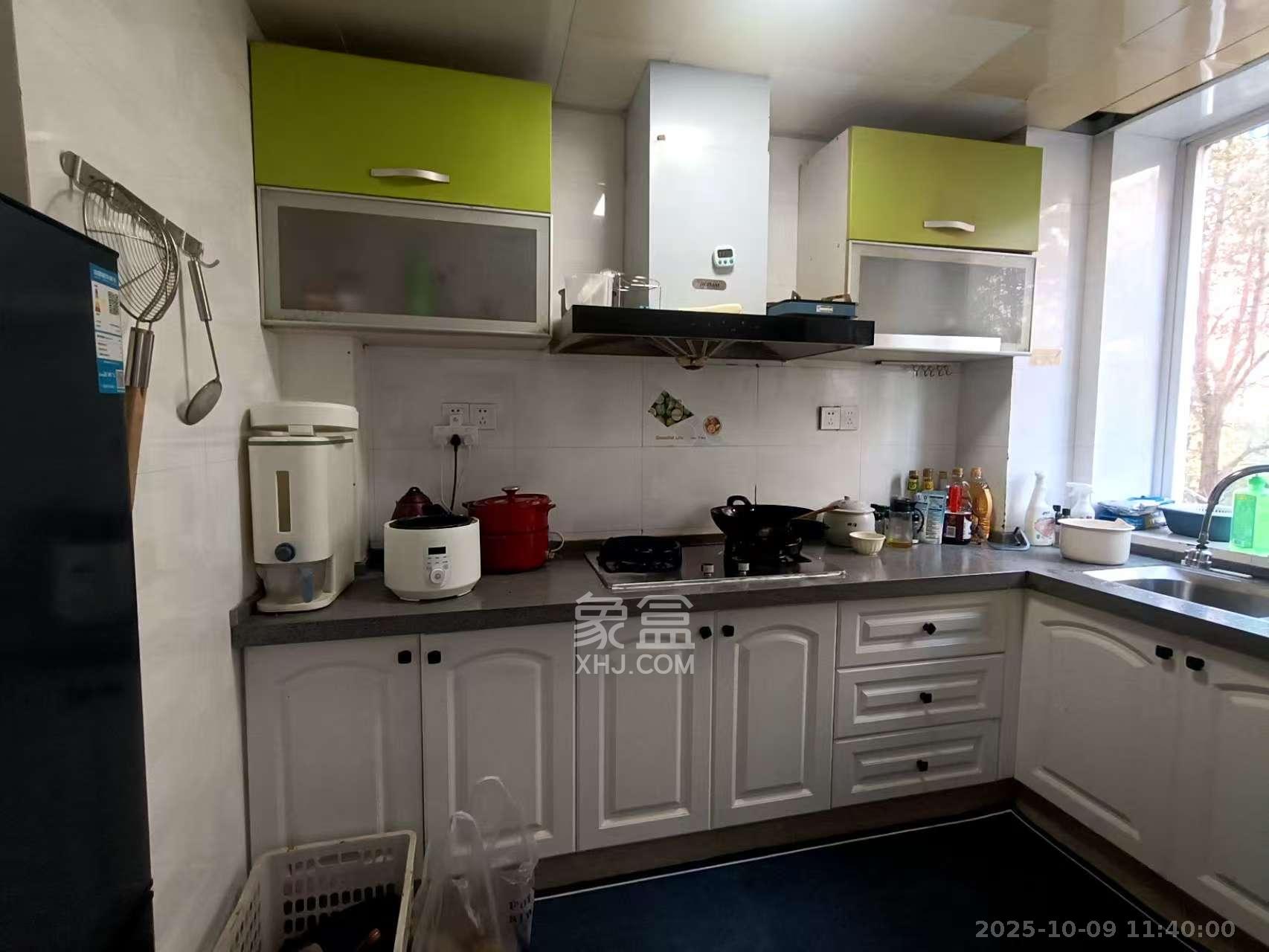 山水庭院  3室2厅1卫    2300.0元/月室内图