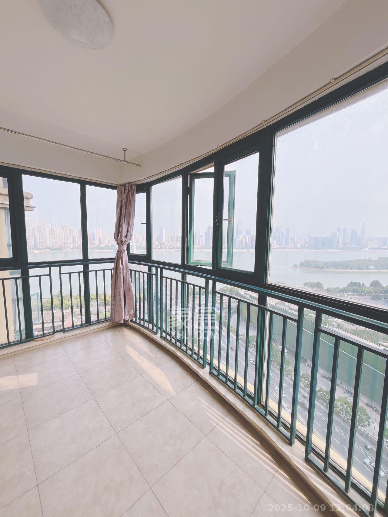 滨江金座  3室2厅2卫    3500.0元/月 滨江金座  3室2厅2卫    3500.0元/月室内图