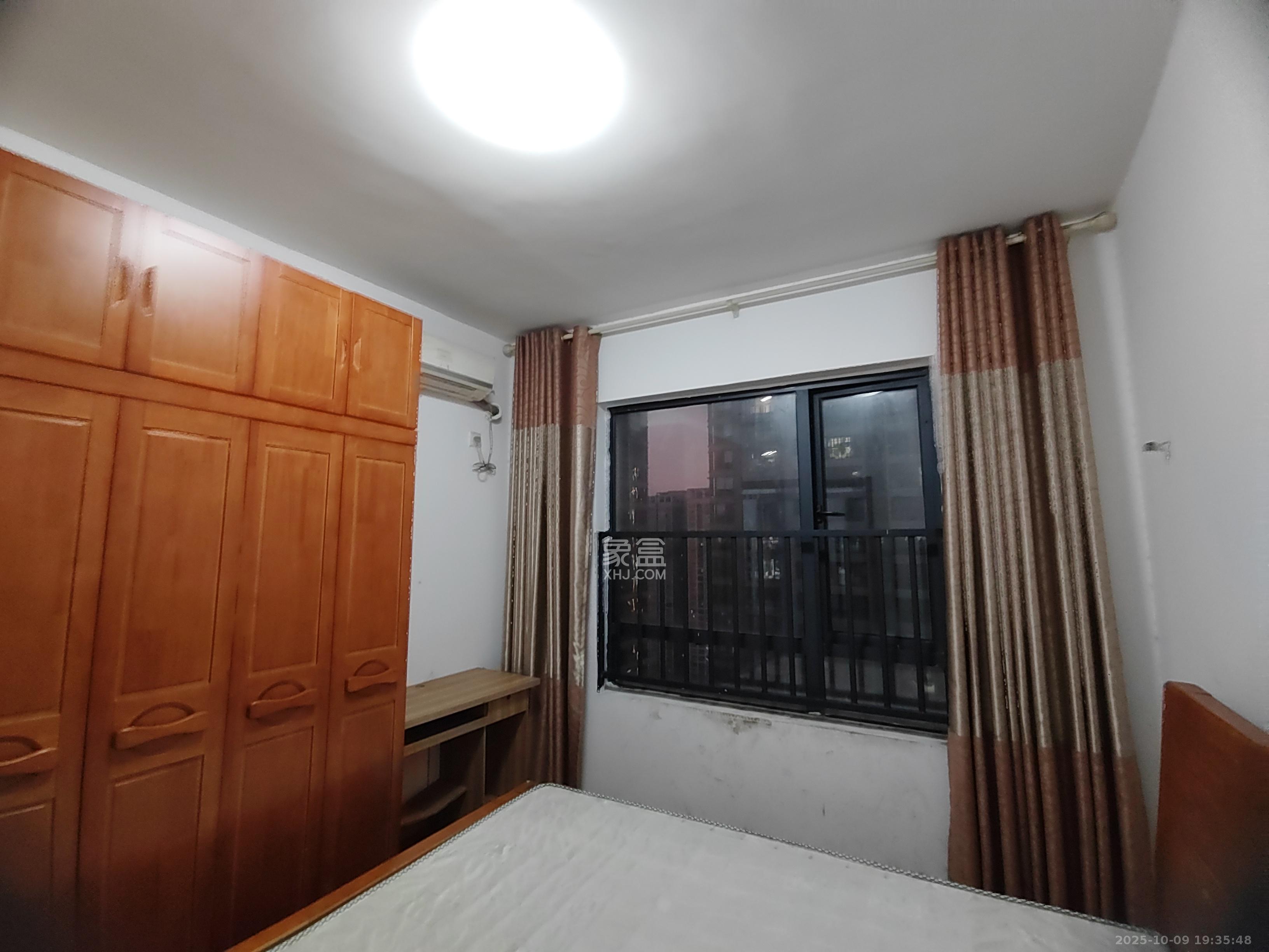 奥克斯广场  3室2厅2卫    3200.0元/月室内图