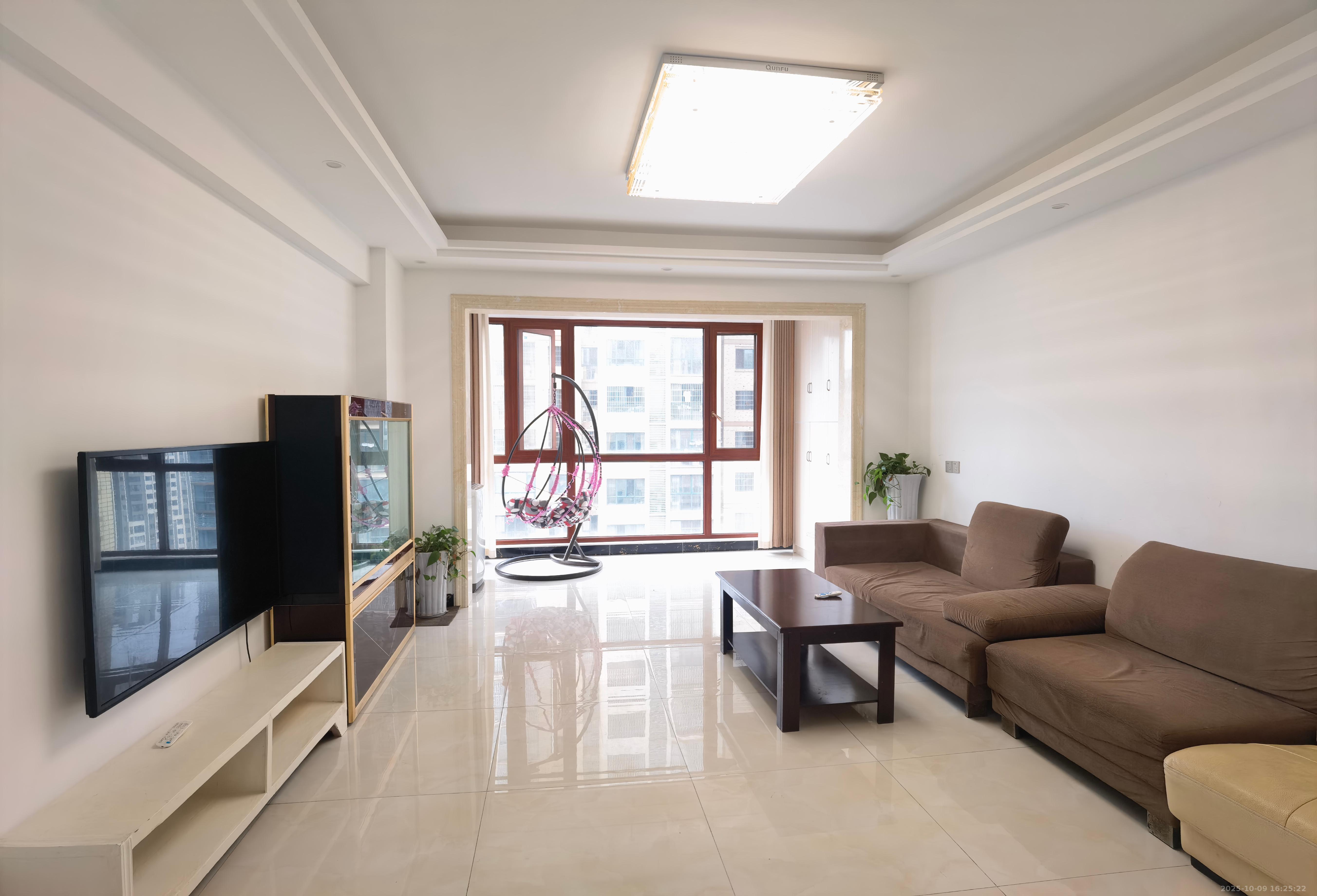 湖景名城 3室2厅2卫 2500.0元/月 湖景名城 3室2厅2卫 2500.0元/月室内图