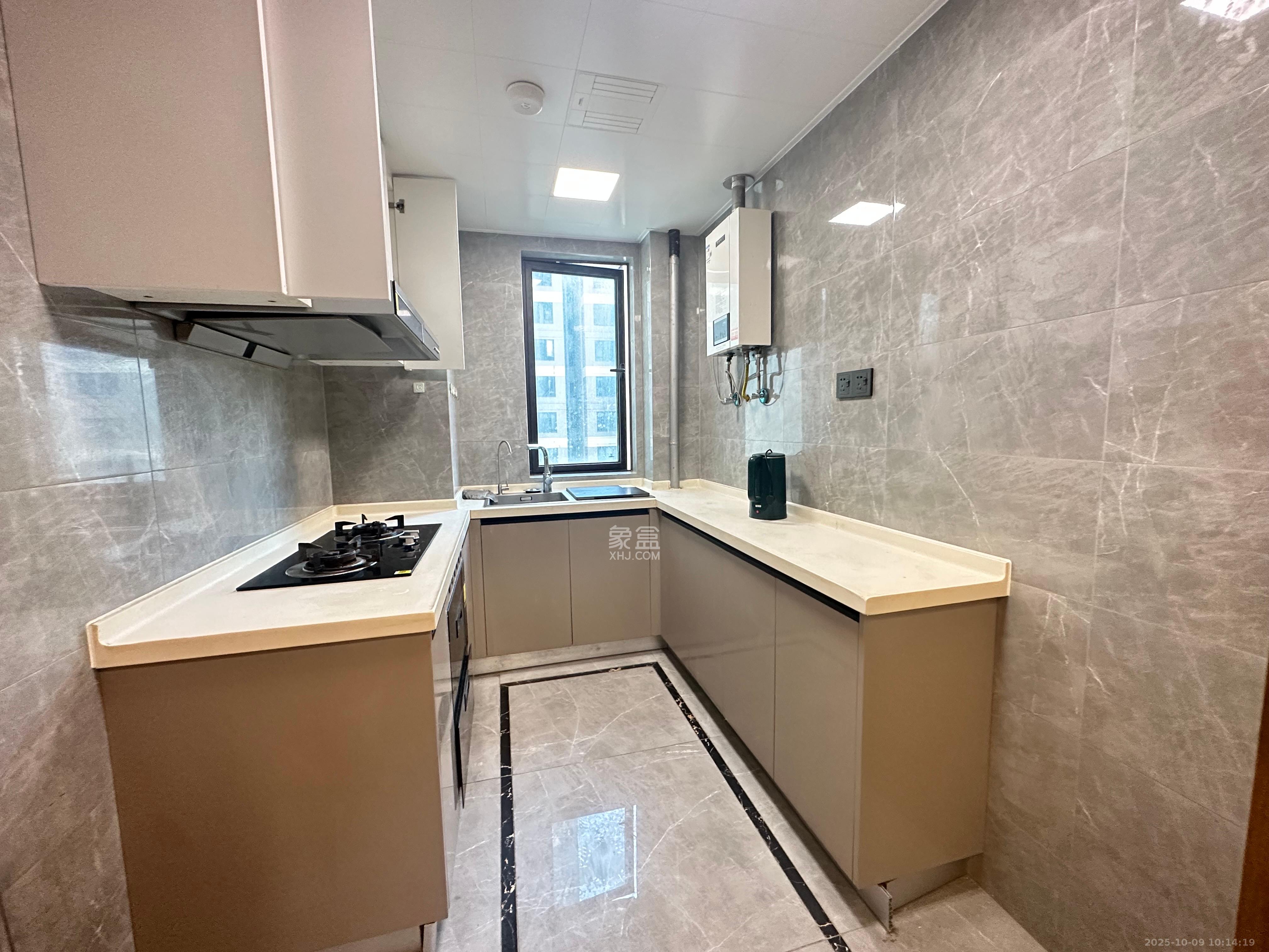 卓越江岸  4室2厅2卫    5600.0元/月 卓越江岸  4室2厅2卫    5600.0元/月室内图