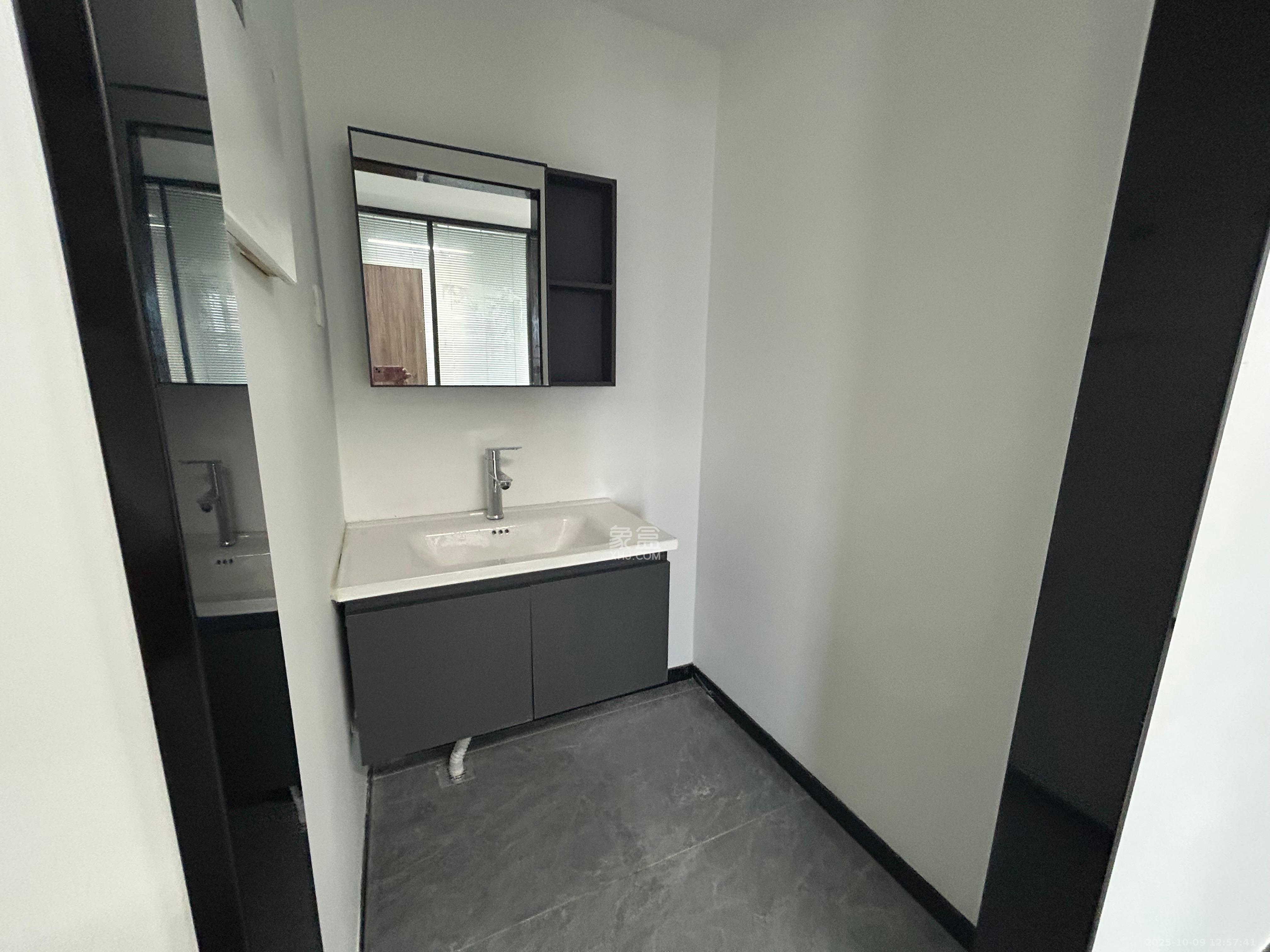 世景国际广场 1室1厅1卫 5500.0元/月 世景国际广场 1室1厅1卫 5500.0元/月室内图