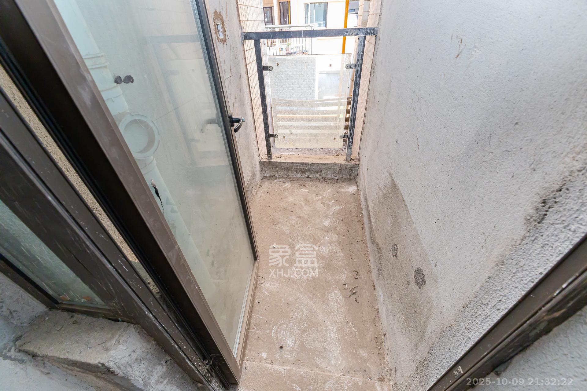 润和又一城  3室2厅2卫    70.0万阳台