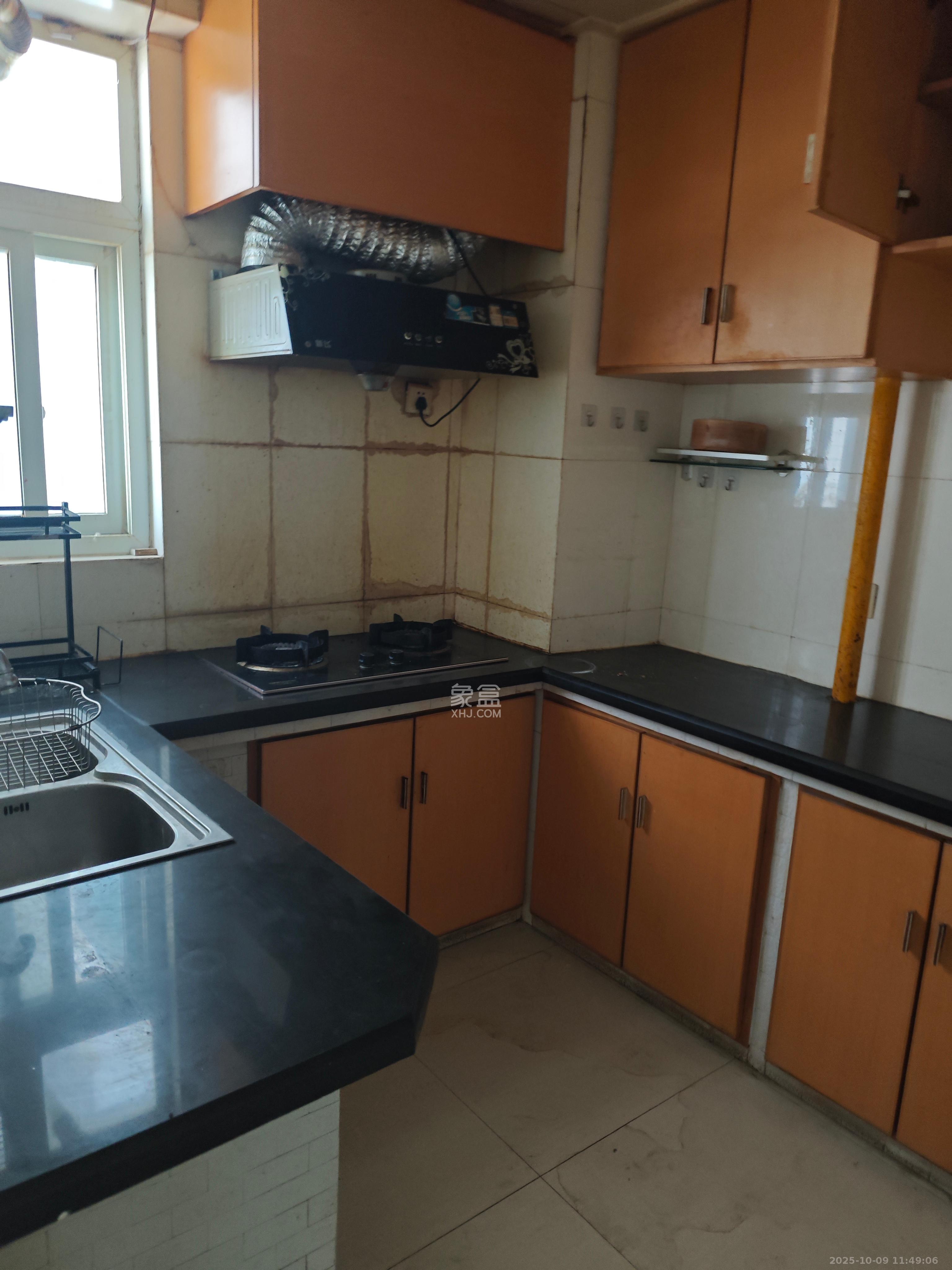 梦泽园 4室2厅2卫 4000.0元/月 梦泽园 4室2厅2卫 4000.0元/月室内图