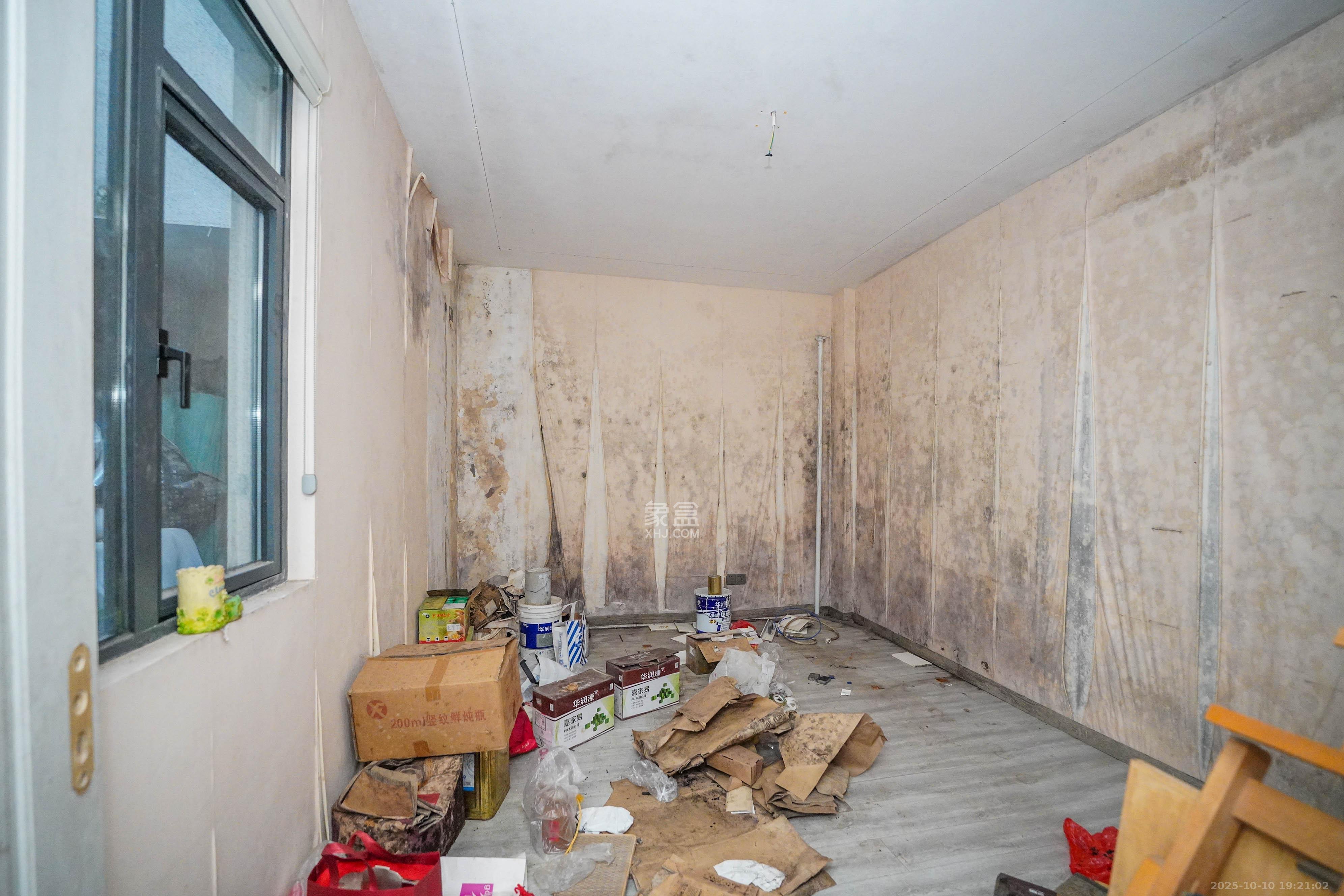 五矿万境蓝山 6室2厅4卫 355.0万 五矿万境蓝山 6室2厅4卫 355.0万卧室