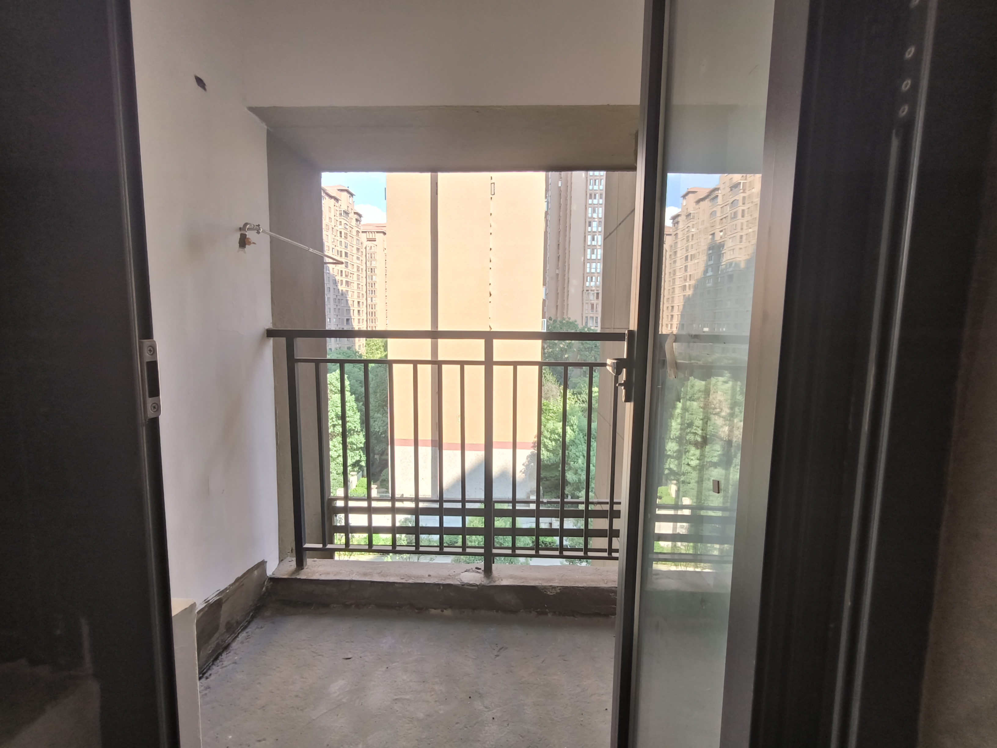 宁邦中心(三期幸福里) 3室2厅2卫 69.8万 宁邦中心(三期幸福里) 3室2厅2卫 69.8万客厅