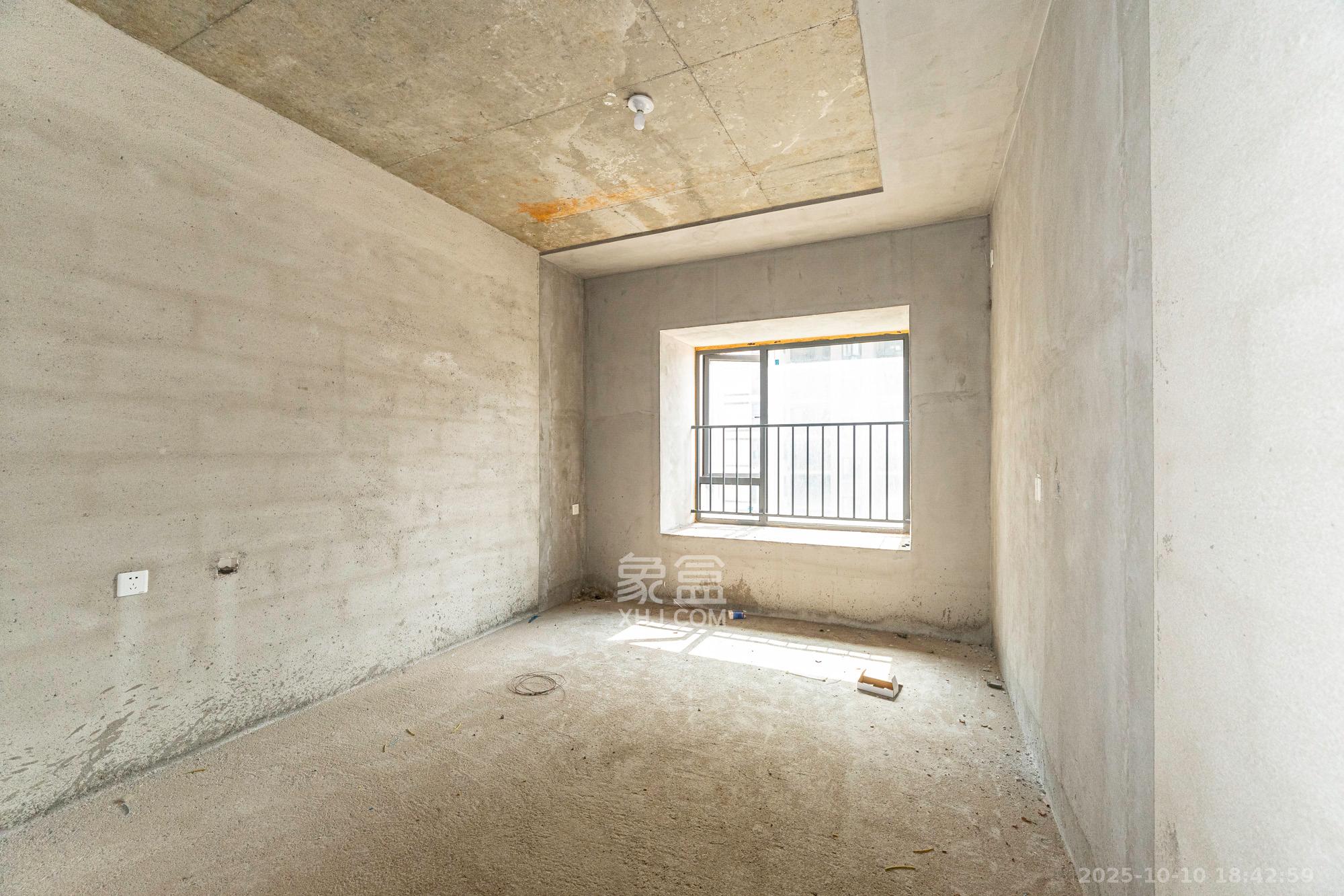 荣盛城  4室2厅2卫    88.0万卧室