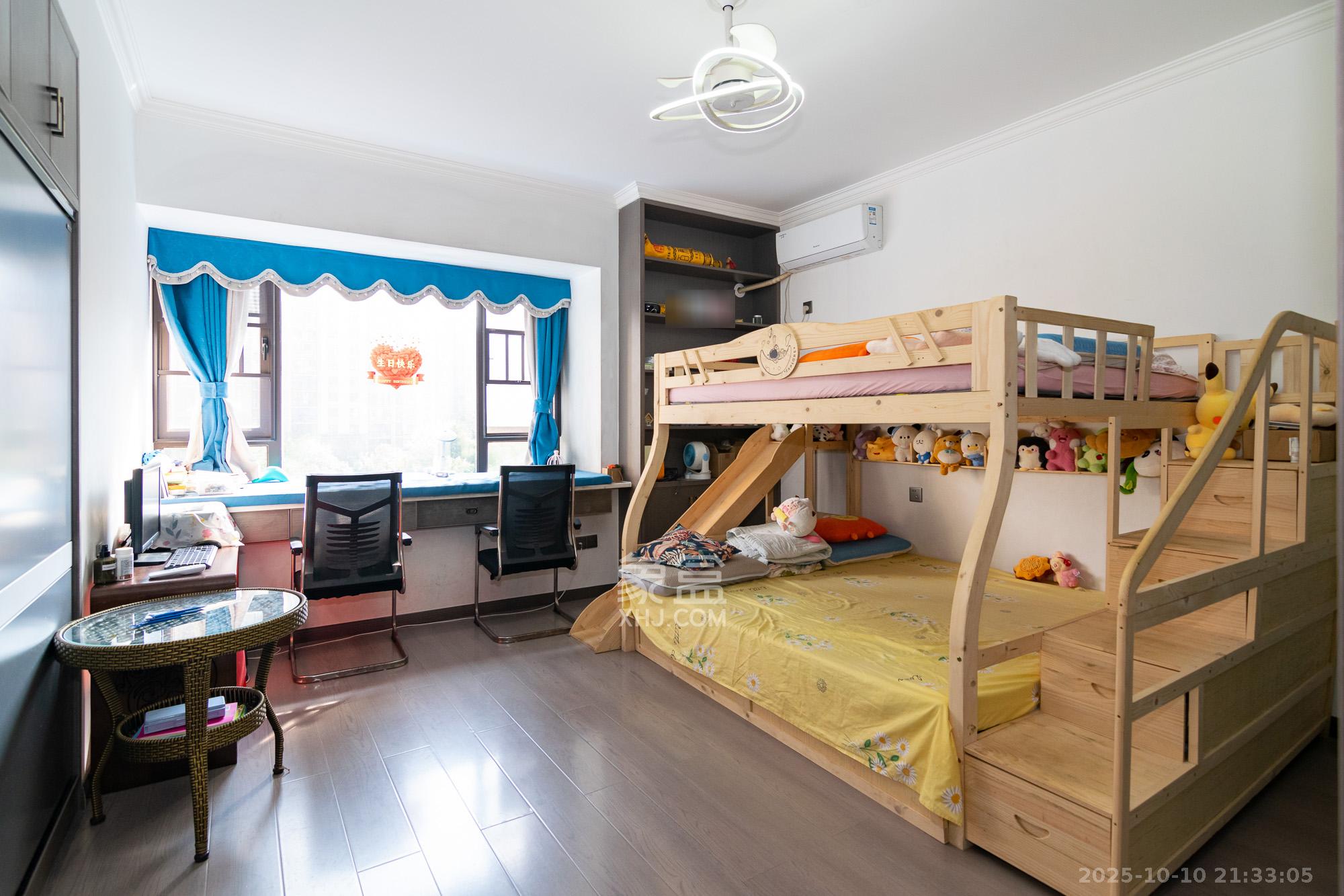 高域自然城 4室2厅2卫 145.0万 高域自然城 4室2厅2卫 145.0万卧室