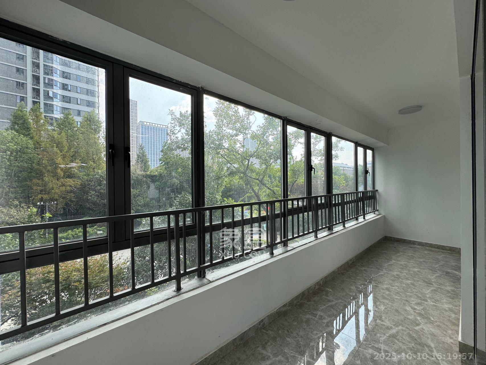 复地滨江金融中心 4室2厅2卫 5000.0元/月 复地滨江金融中心 4室2厅2卫 5000.0元/月室内图