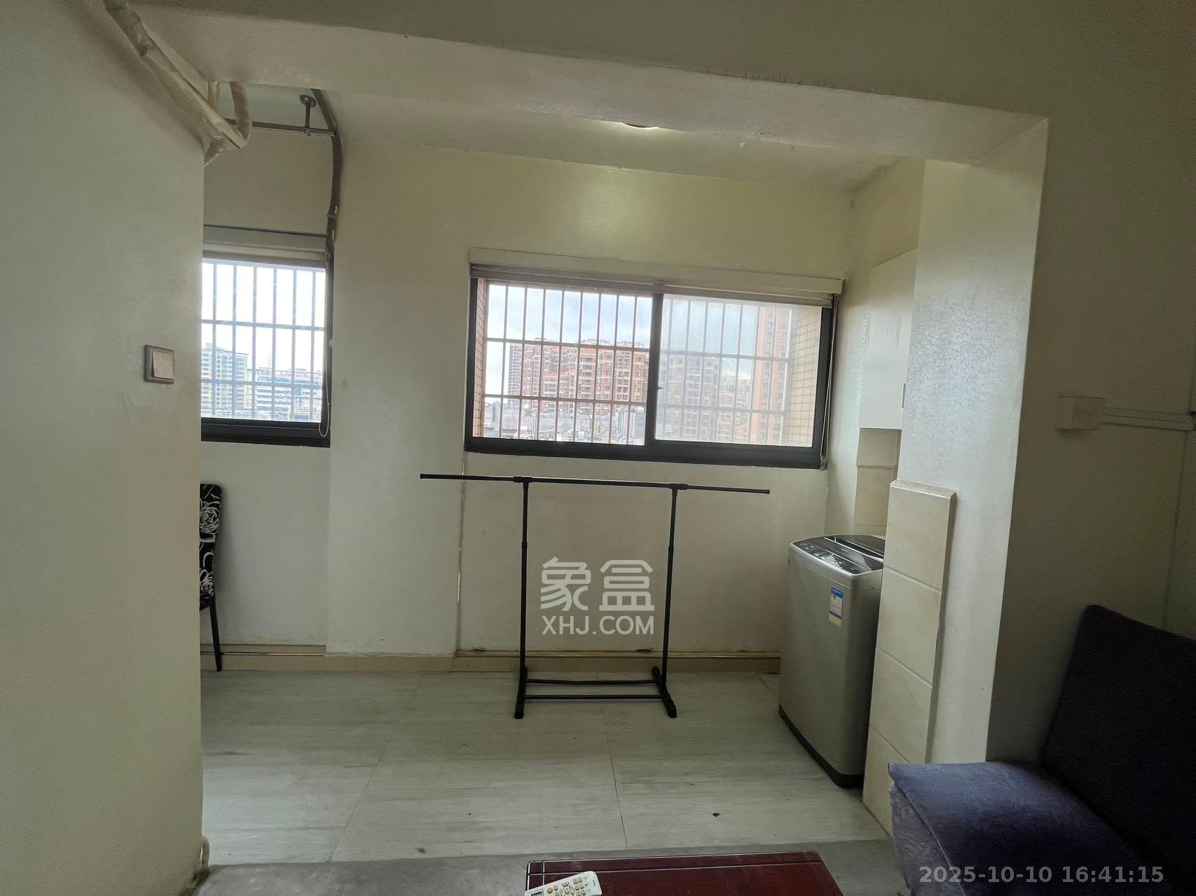 华润五彩城  1室1厅1卫    1400.0元/月 华润五彩城  1室1厅1卫    1400.0元/月室内图