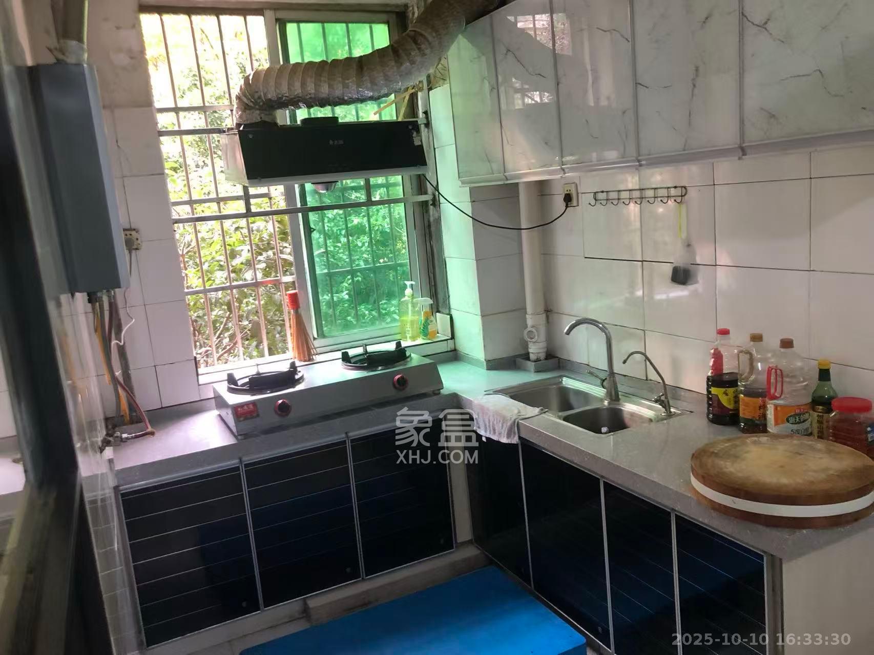 金秋小区  3室2厅2卫    2400.0元/月 金秋小区  3室2厅2卫    2400.0元/月室内图