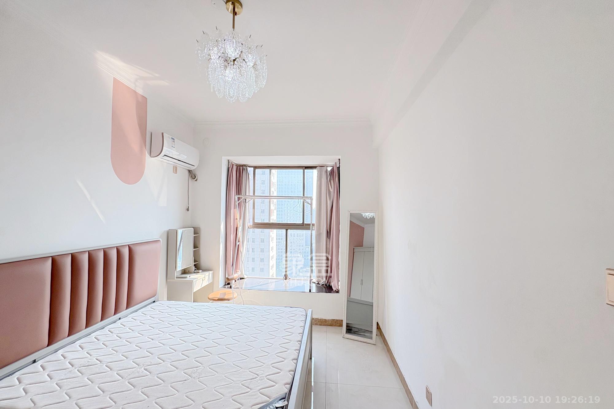 芙蓉同发  1室1厅1卫    52.0万卧室