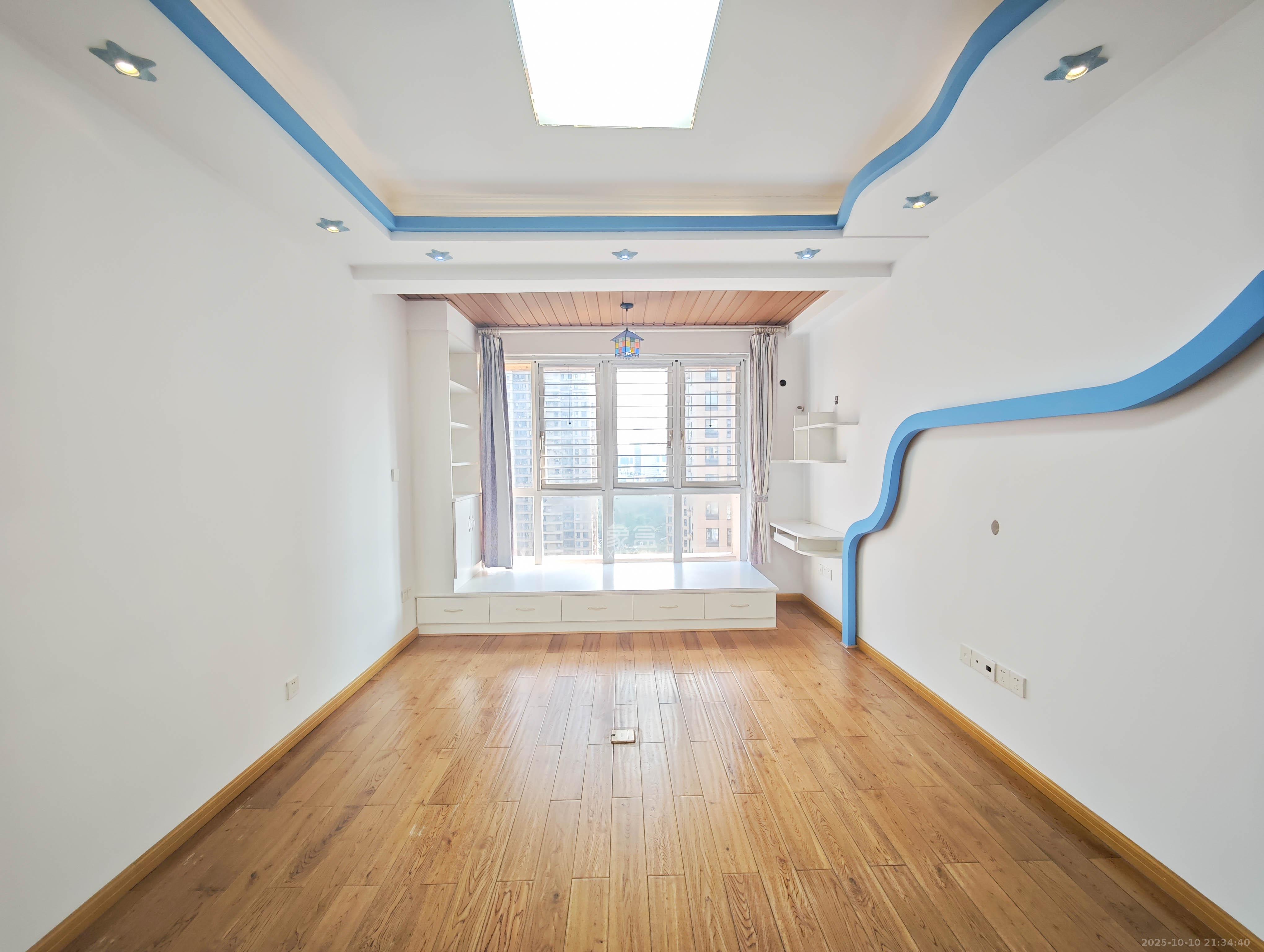 五矿万境水岸二期(五矿万境水岸和苑) 2室2厅1卫 99.8万 五矿万境水岸二期(五矿万境水岸和苑) 2室2厅1卫 99.8万客厅