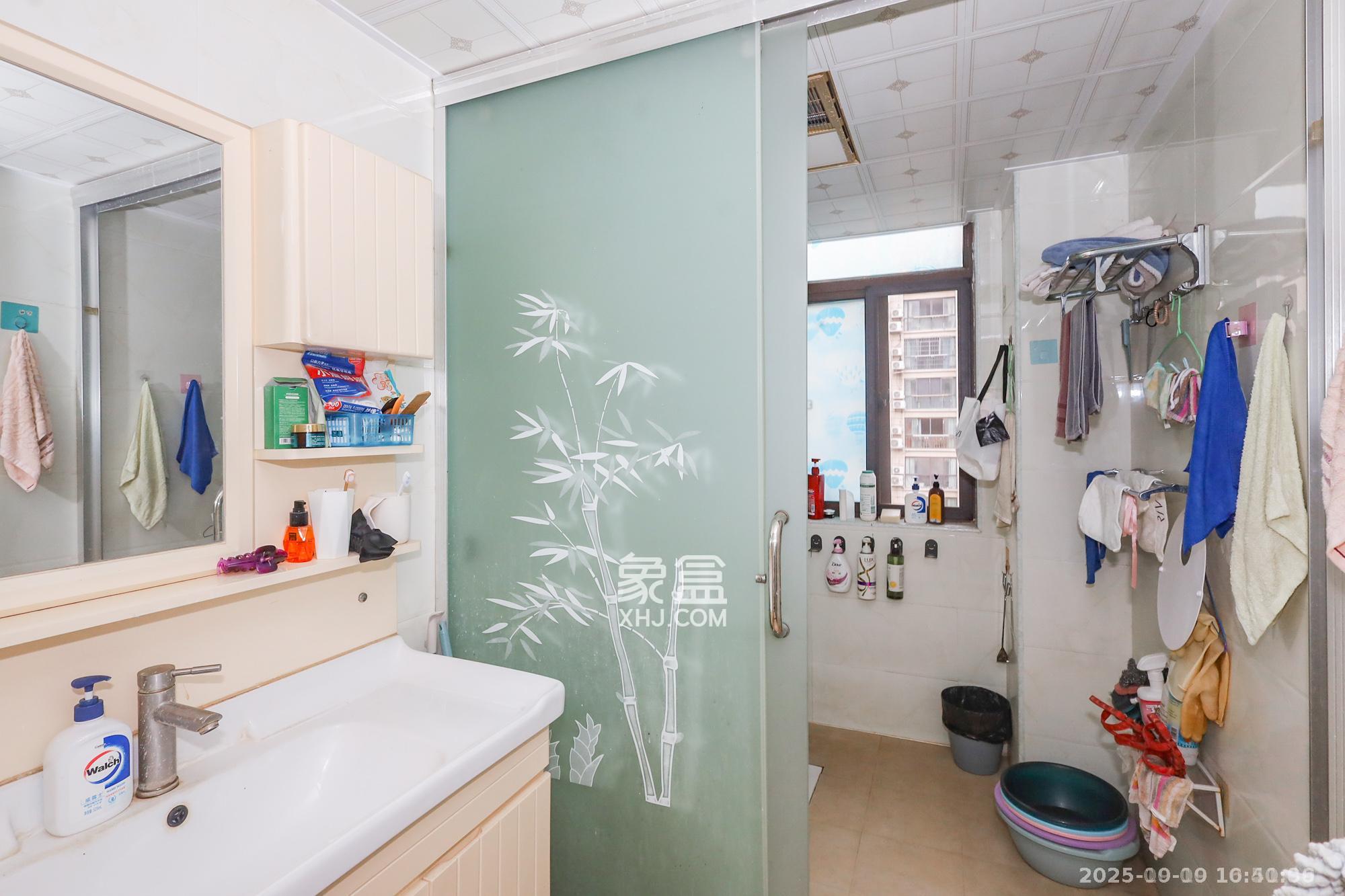 阳光丽城二期  4室2厅2卫    4000.0元/月室内图