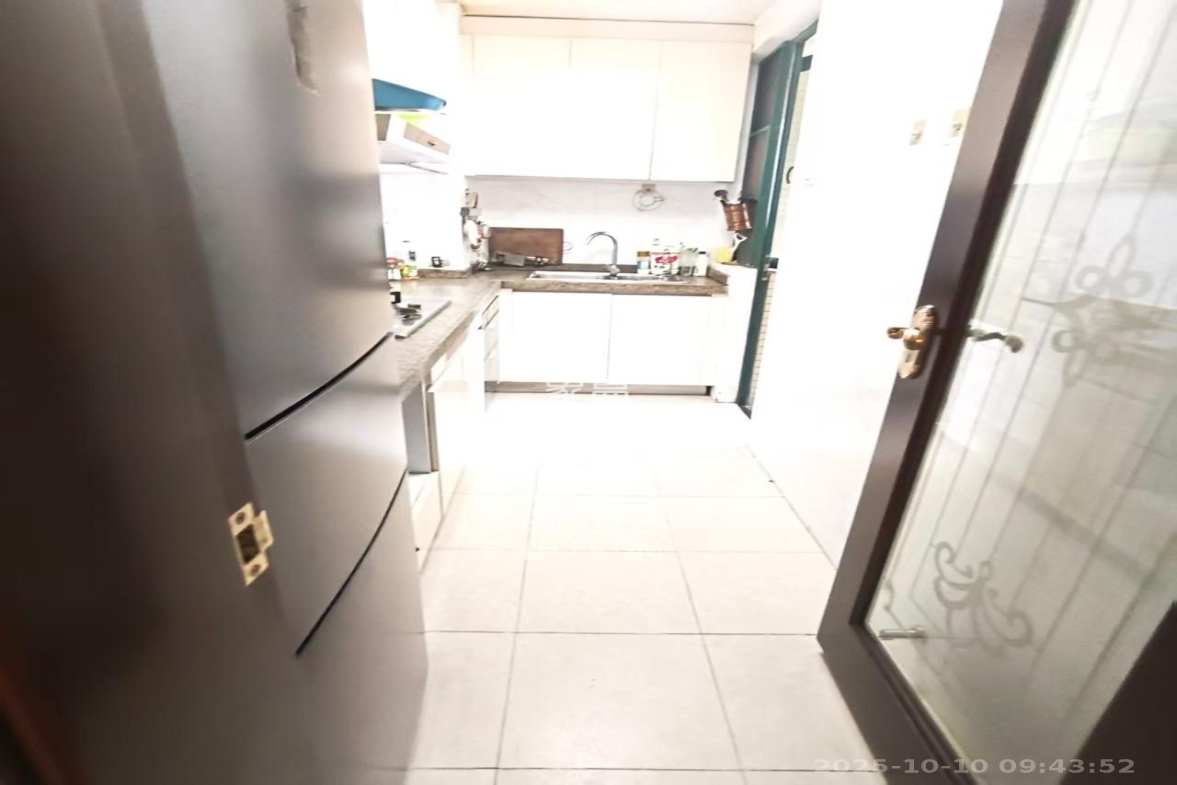 恒大雅苑 3室2厅2卫 2300.0元/月 恒大雅苑 3室2厅2卫 2300.0元/月室内图