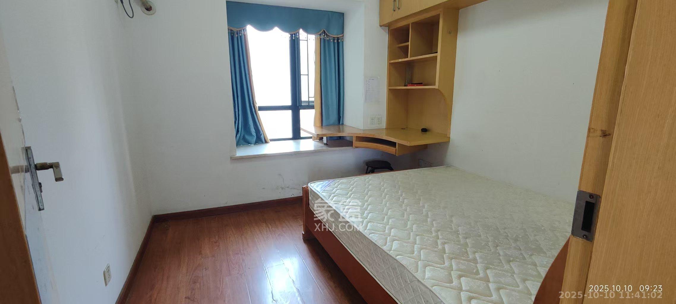 英郡年华  3室2厅2卫    2200.0元/月小区图