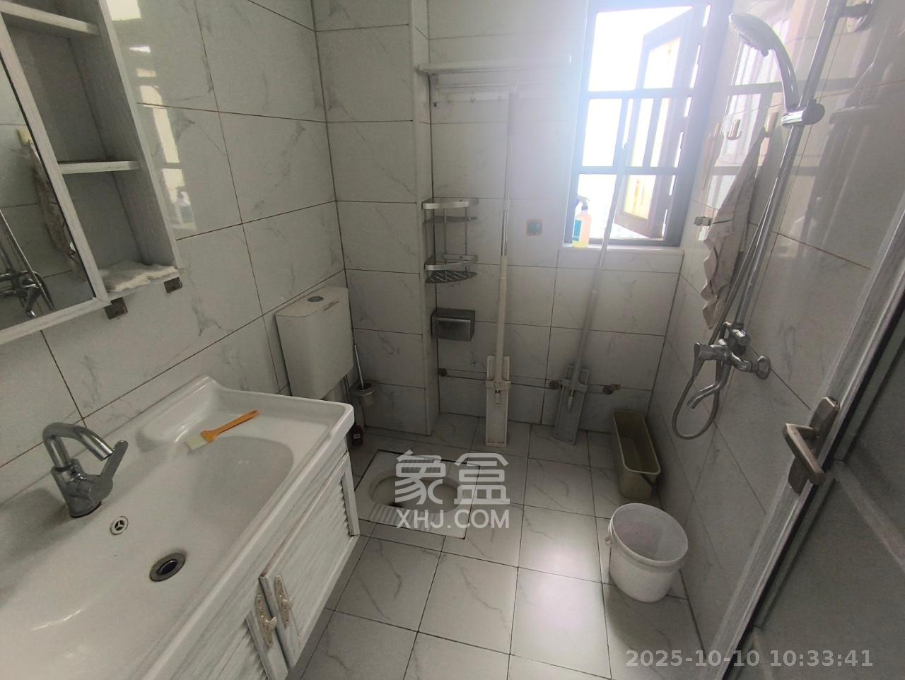 南山十里天池  3室2厅1卫    2300.0元/月 南山十里天池  3室2厅1卫    2300.0元/月室内图