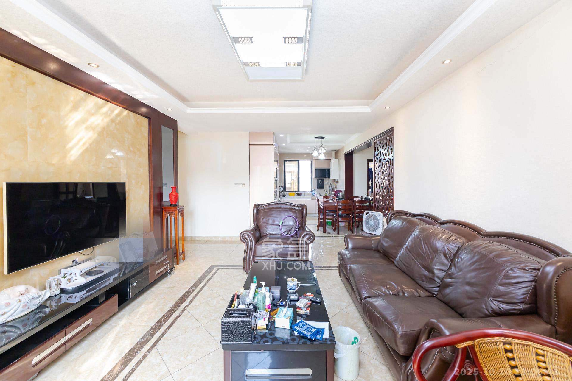 名家翡翠花园  3室2厅2卫    89.9万