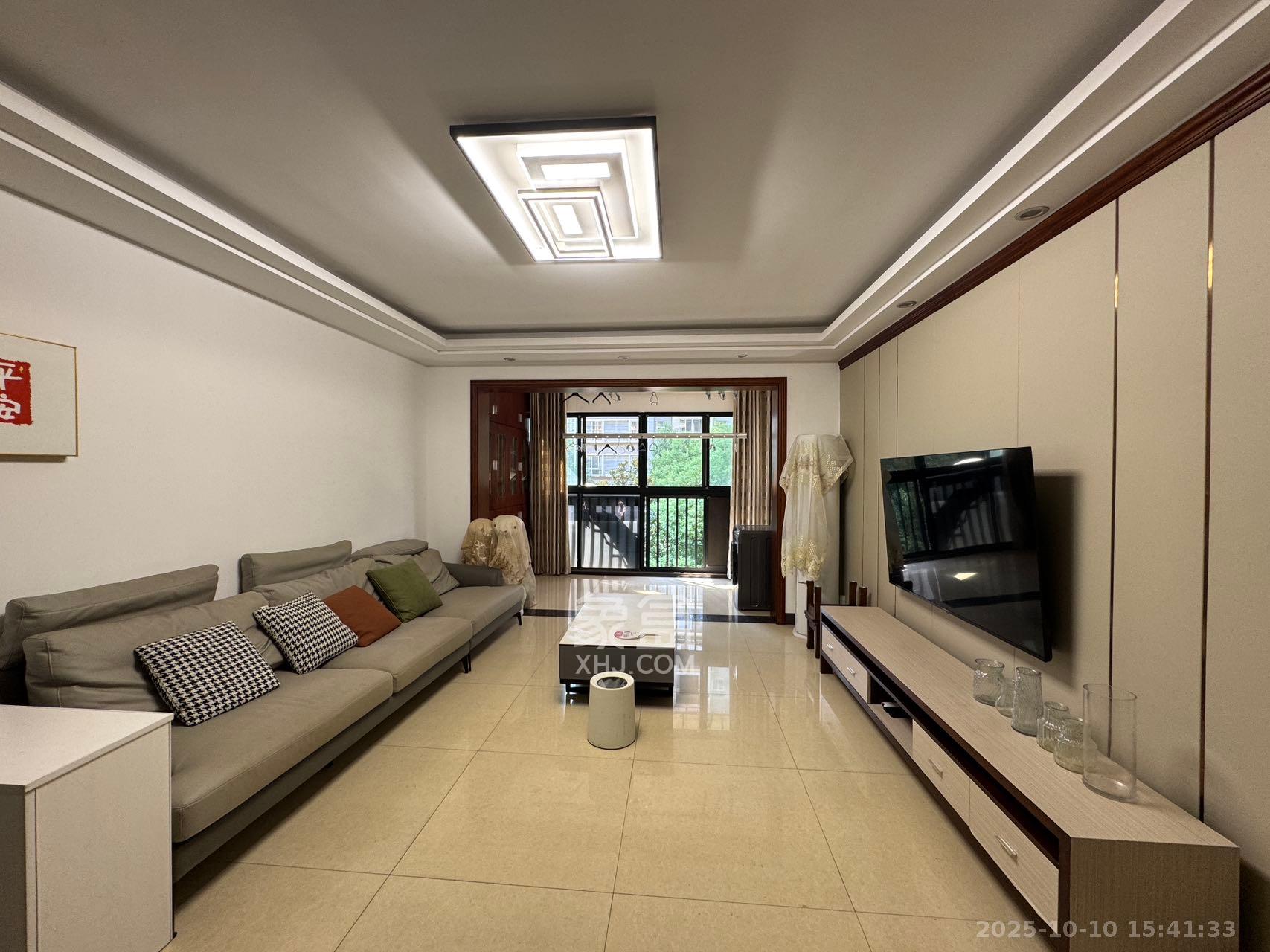 三江花中城  3室2厅1卫    2600.0元/月