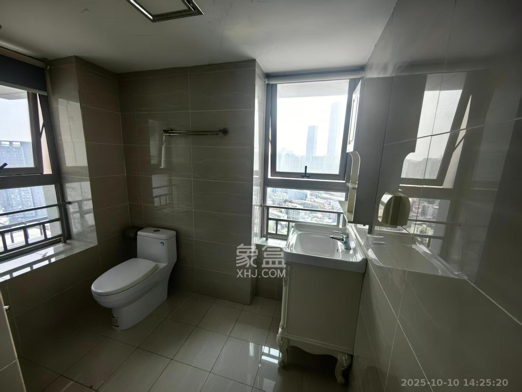 潮宗御苑 5室2厅2卫 8000.0元/月 潮宗御苑 5室2厅2卫 8000.0元/月室内图