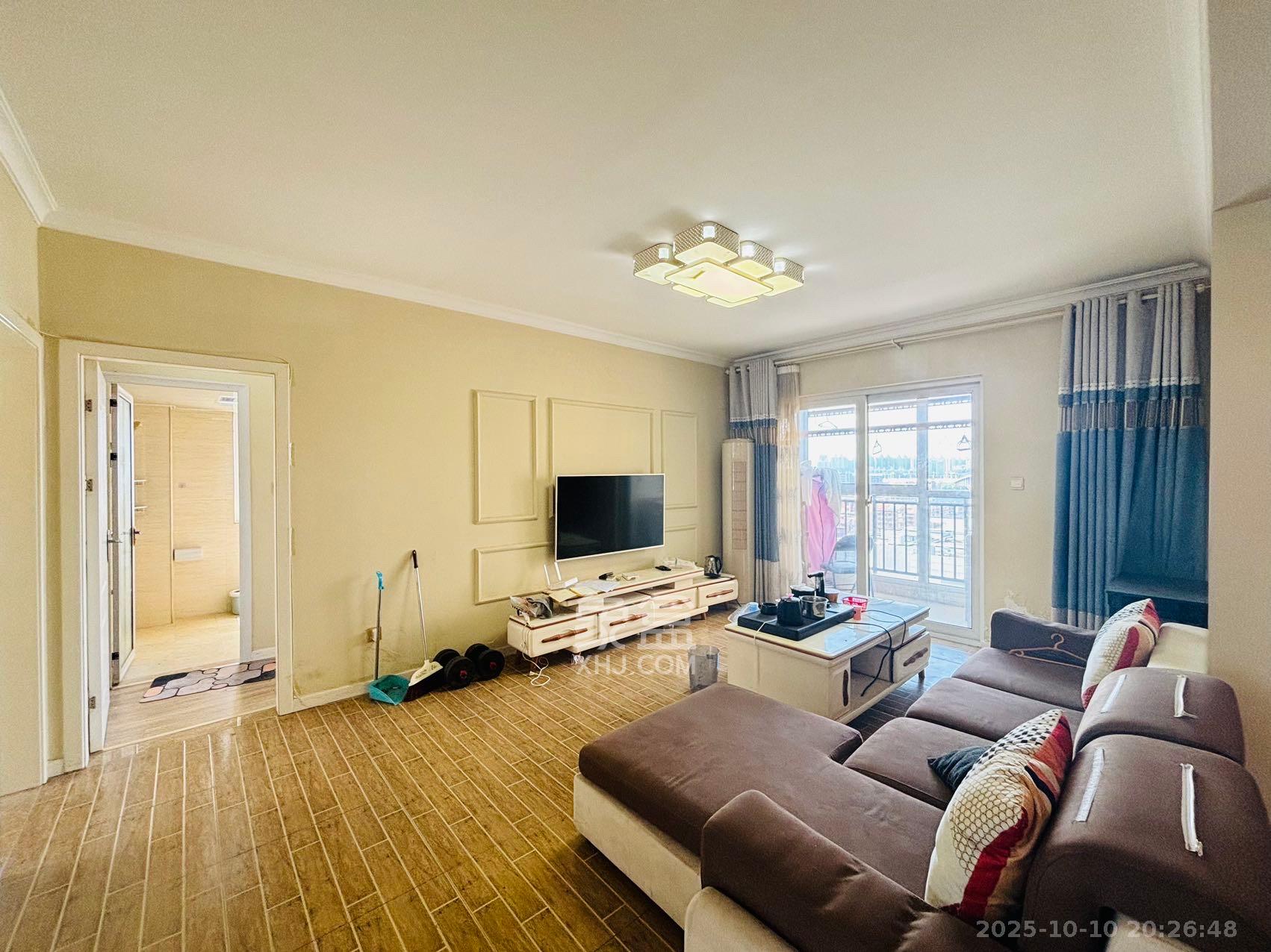 保利香槟国际  3室2厅1卫    2000.0元/月室内图