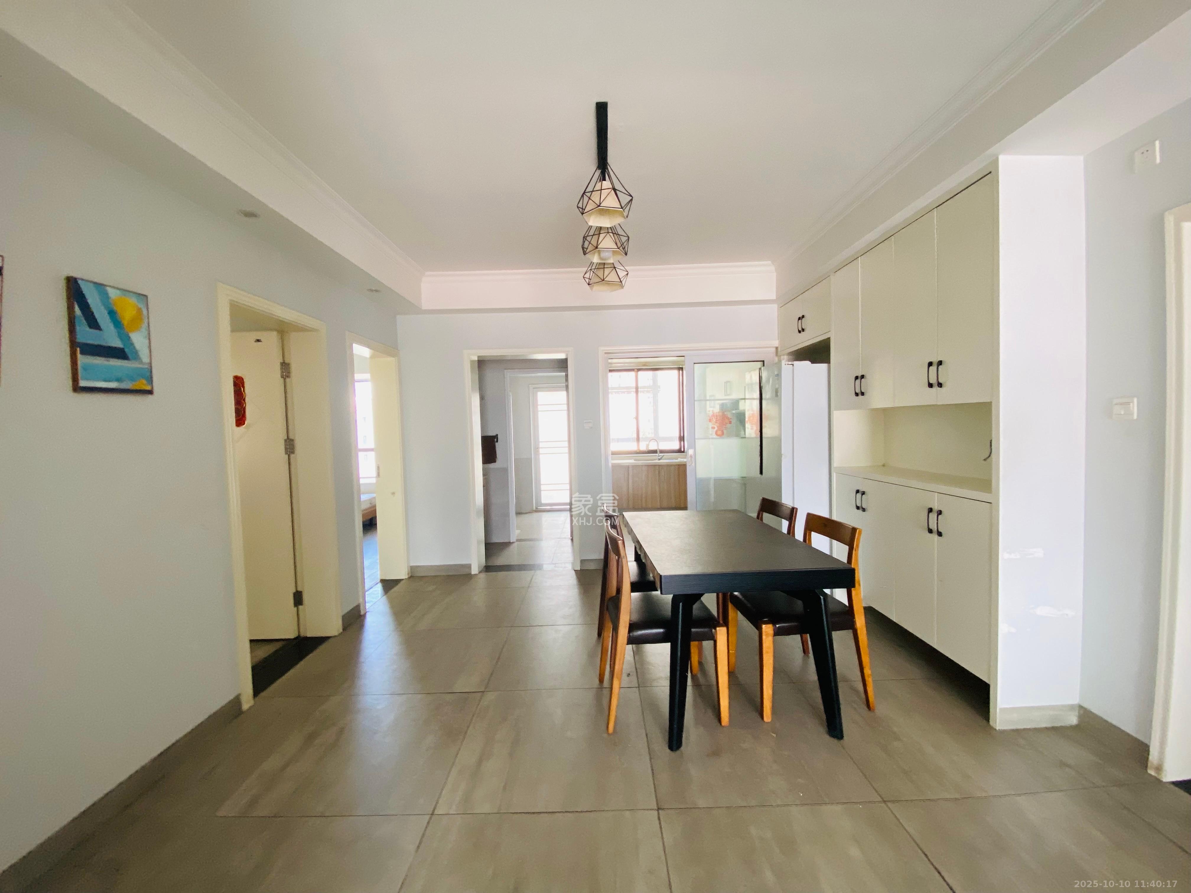 芙蓉别墅山庄(嘉湘华庭) 3室2厅2卫 3200.0元/月 芙蓉别墅山庄(嘉湘华庭) 3室2厅2卫 3200.0元/月室内图