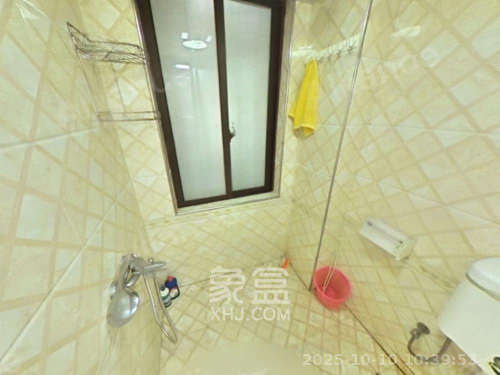 绿地中央广场  2室2厅1卫    2400.0元/月 绿地中央广场  2室2厅1卫    2400.0元/月室内图