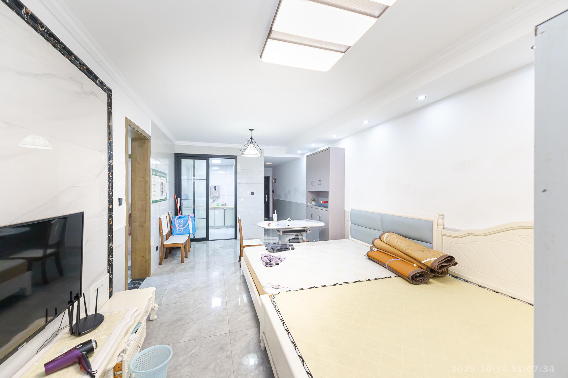 润和滨江府  1室0厅0卫    95.0万客厅