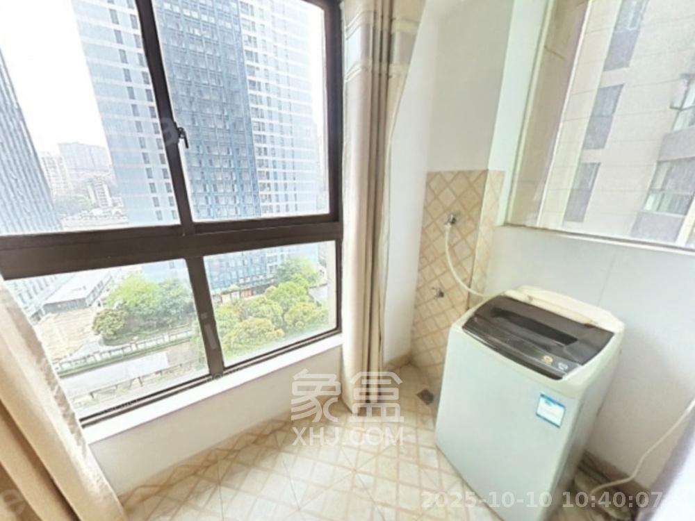 绿地中央广场  2室2厅1卫    2400.0元/月 绿地中央广场  2室2厅1卫    2400.0元/月室内图