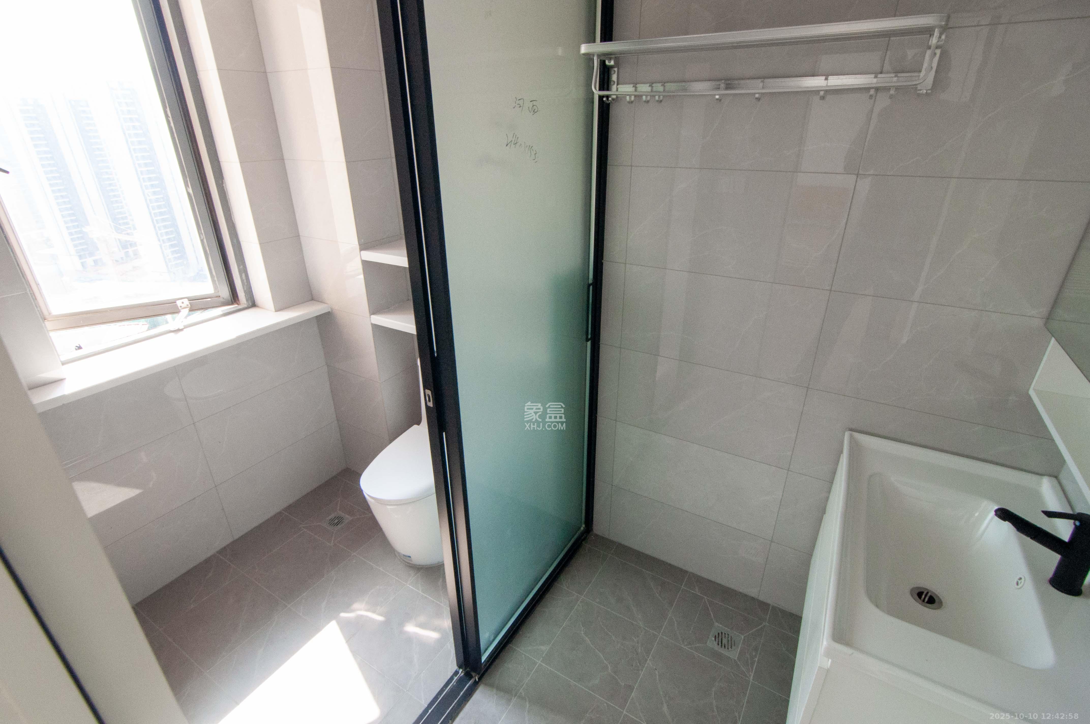 振业城三期 4室2厅2卫 198.0万 振业城三期 4室2厅2卫 198.0万卫生间