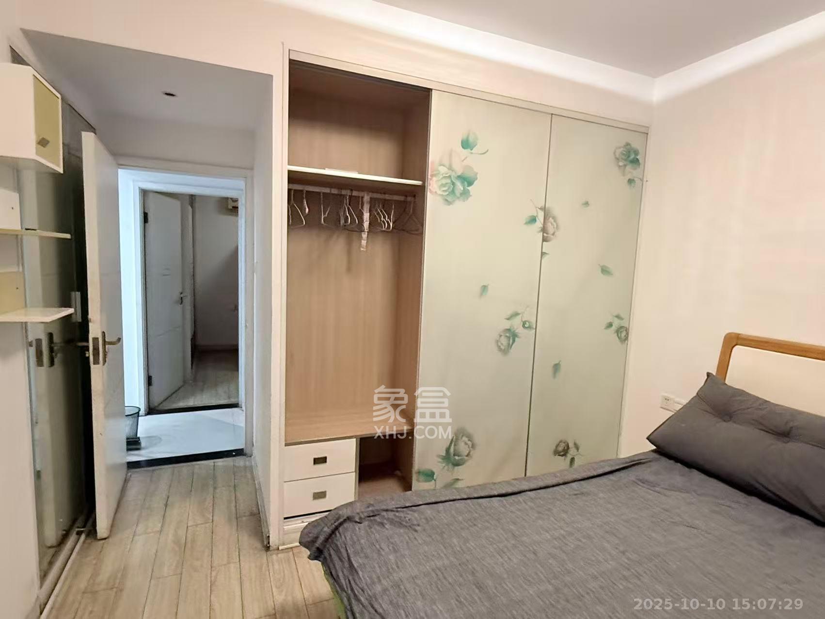 三万英尺  2室1厅1卫    2600.0元/月 三万英尺  2室1厅1卫    2600.0元/月室内图