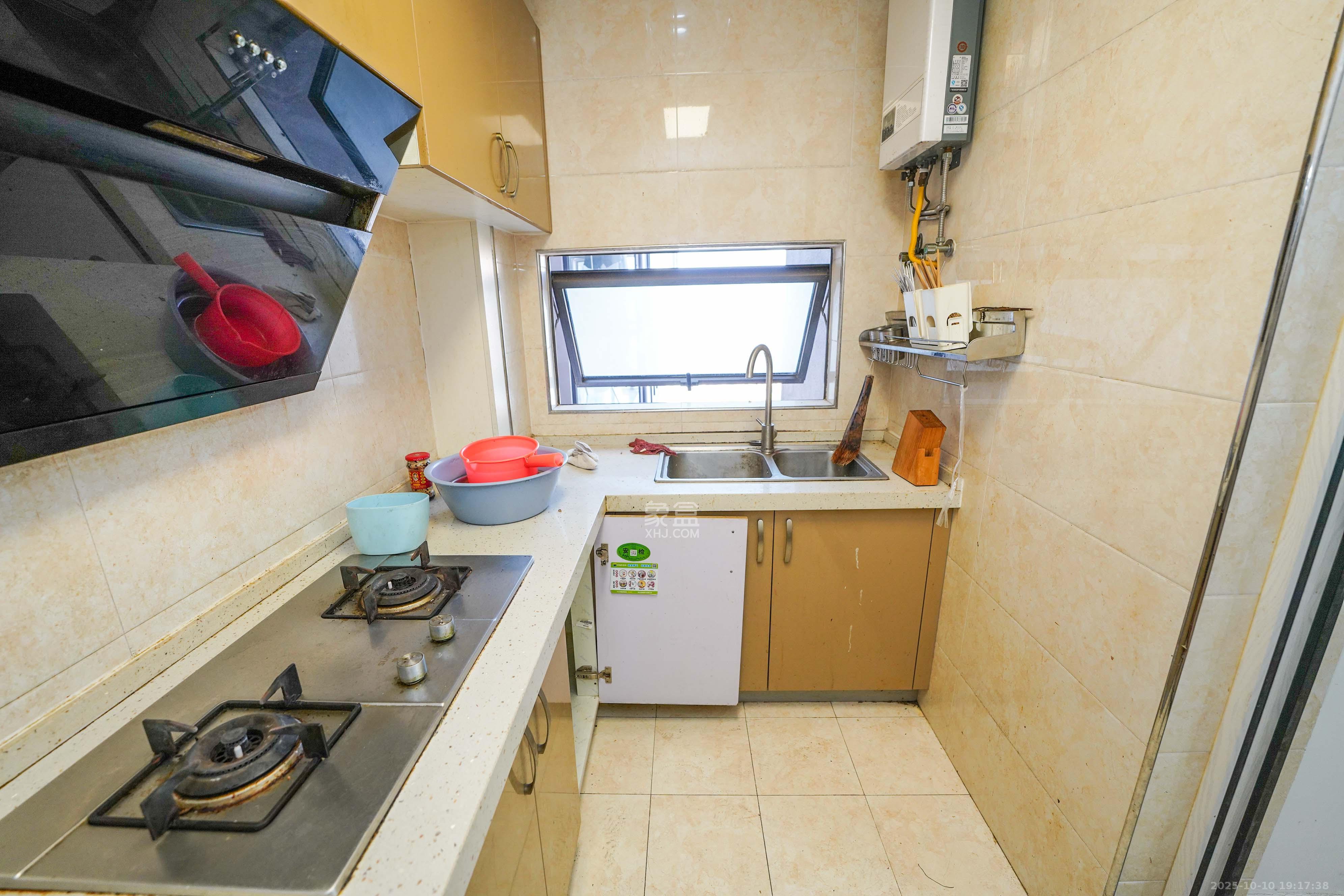 汇金城/嘉华城（二期、三期）  3室2厅2卫    118.0万厨房