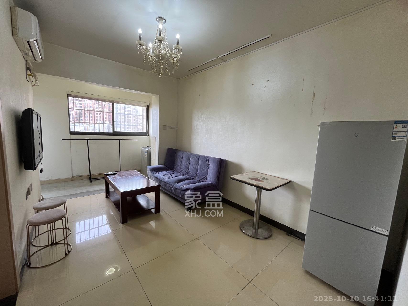 华润五彩城  1室1厅1卫    1400.0元/月 华润五彩城  1室1厅1卫    1400.0元/月室内图