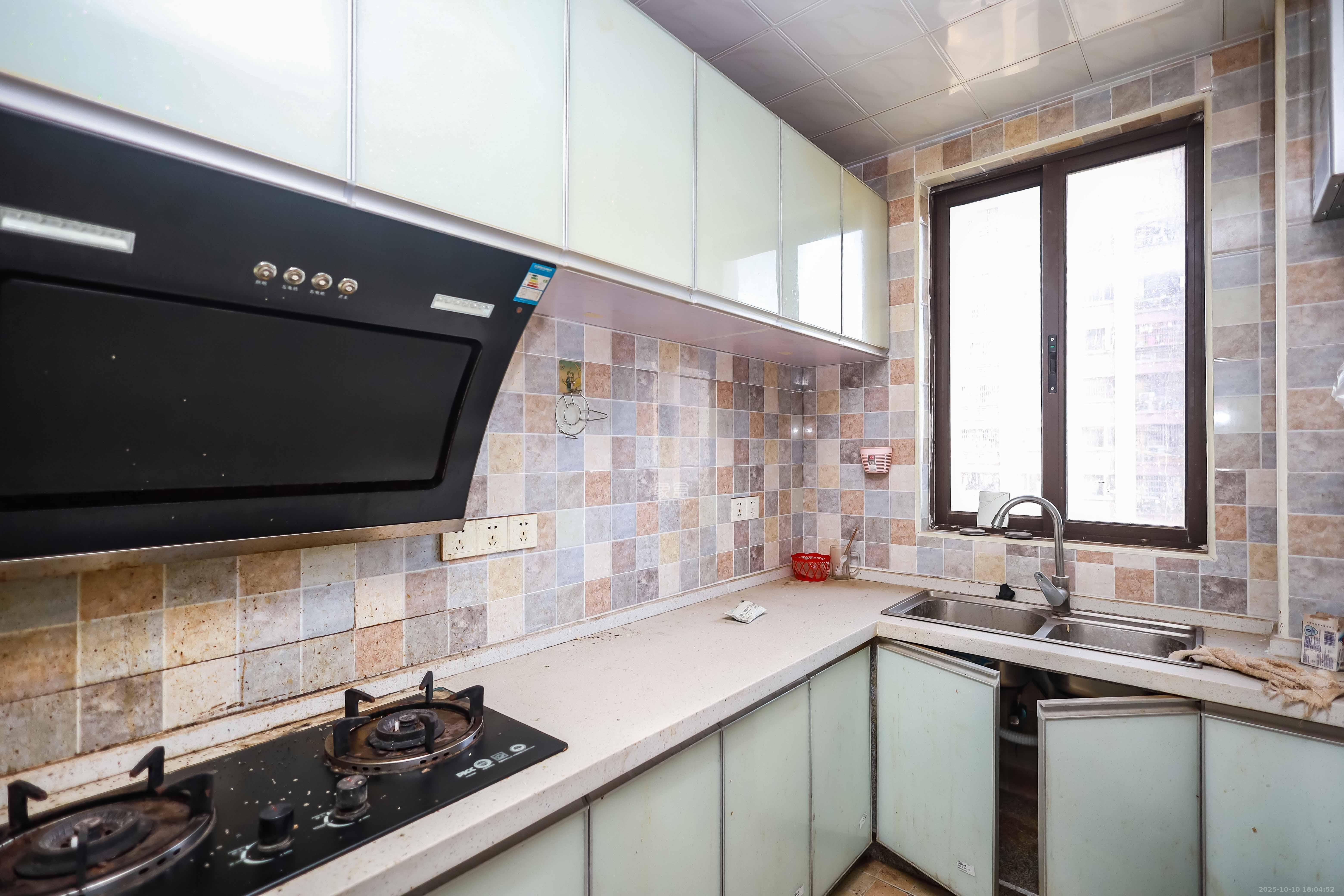 奥克斯缔壹城  4室2厅2卫    128.0万 奥克斯缔壹城  4室2厅2卫    128.0万厨房