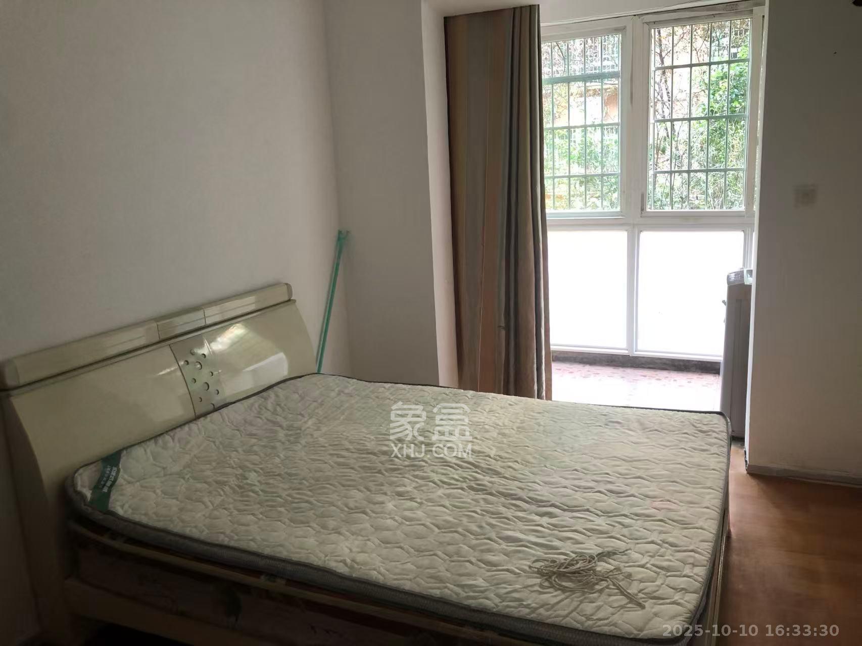 金秋小区  3室2厅2卫    2400.0元/月 金秋小区  3室2厅2卫    2400.0元/月室内图