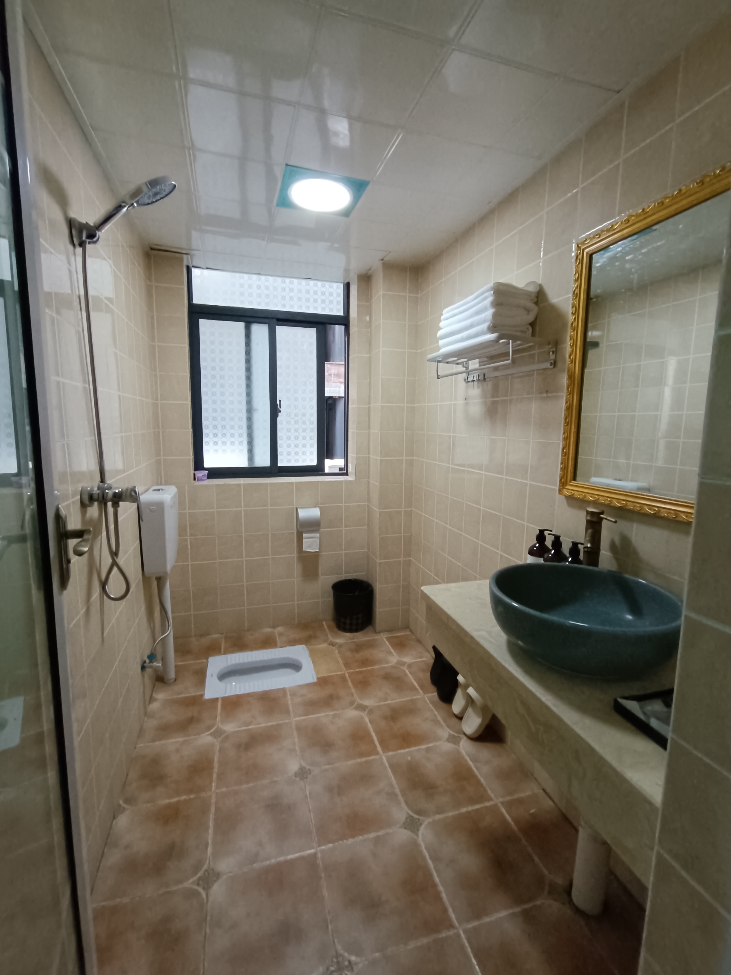 黄金塔安置小区散盘 10室2厅4卫 3300.0元/月 黄金塔安置小区散盘 10室2厅4卫 3300.0元/月室内图