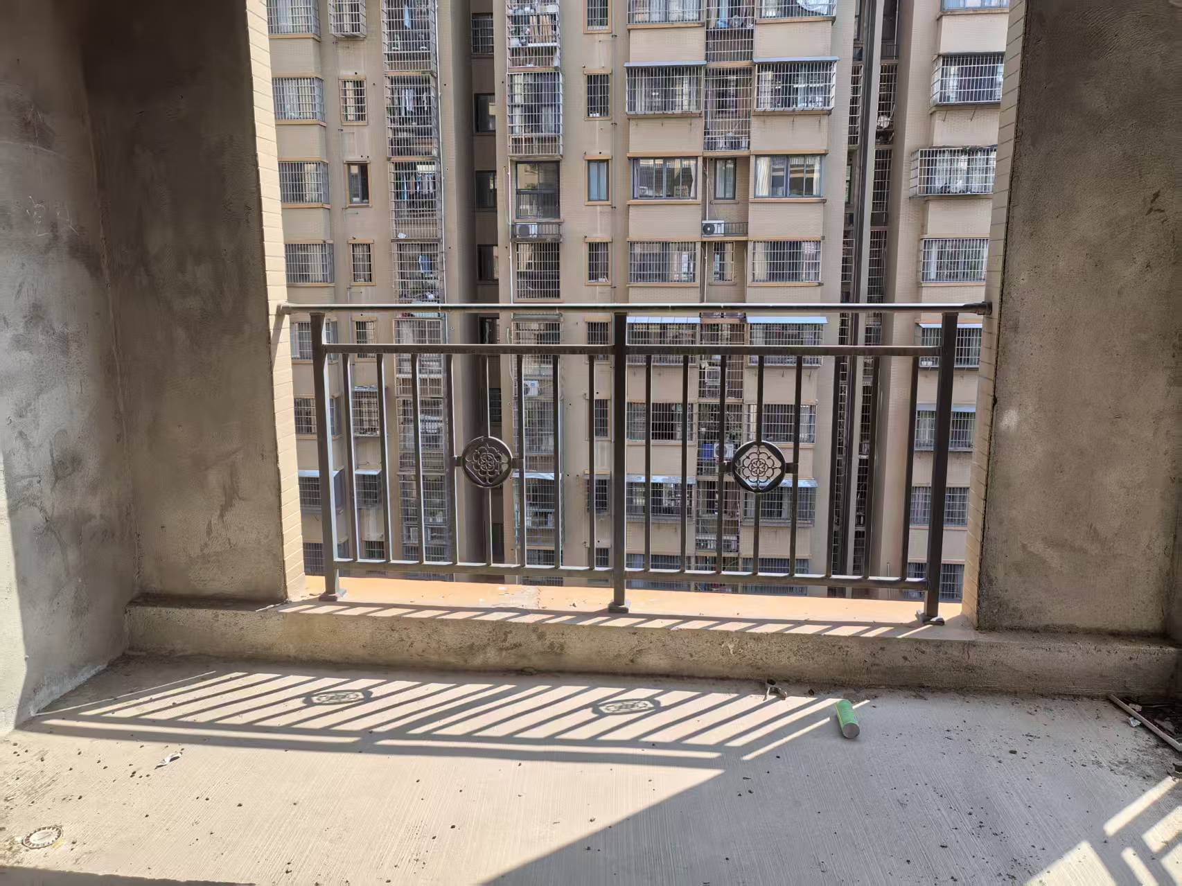 滨江花园 3室2厅1卫 39.8万 滨江花园 3室2厅1卫 39.8万客厅