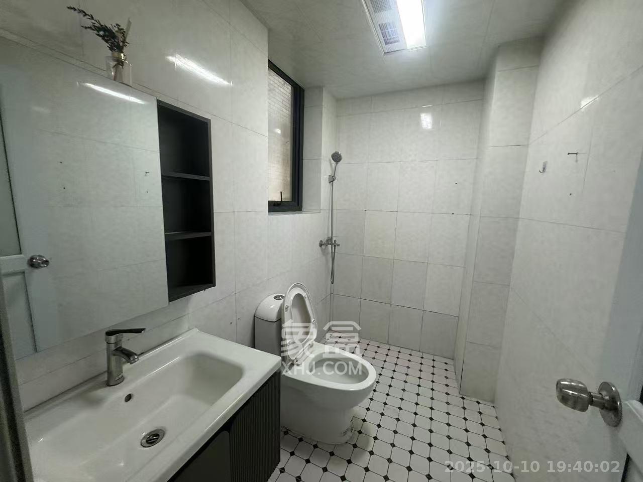 中天广场  1室1厅1卫    2000.0元/月室内图