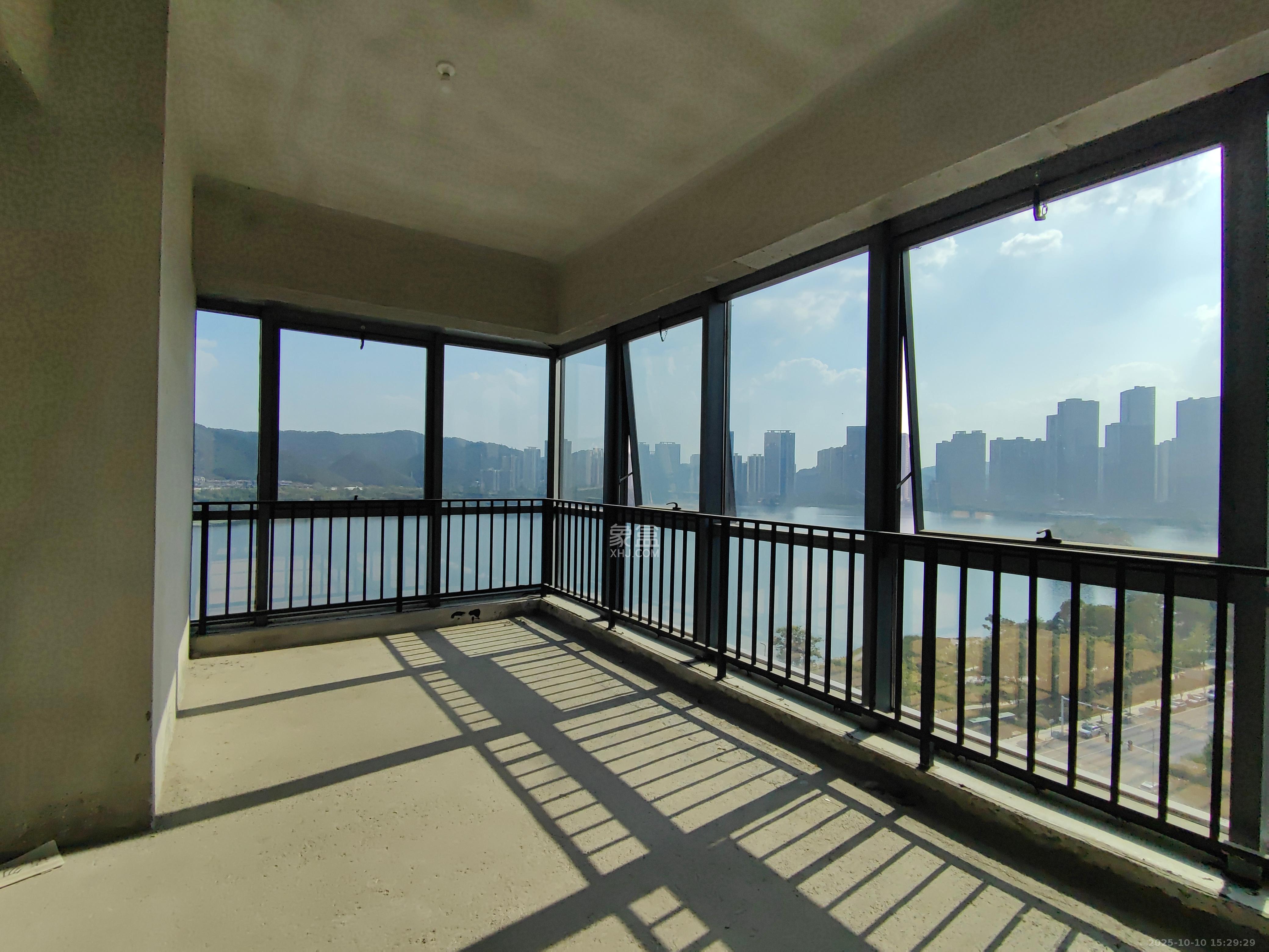 中建宝铂公馆  1室1厅1卫    1800.0元/月