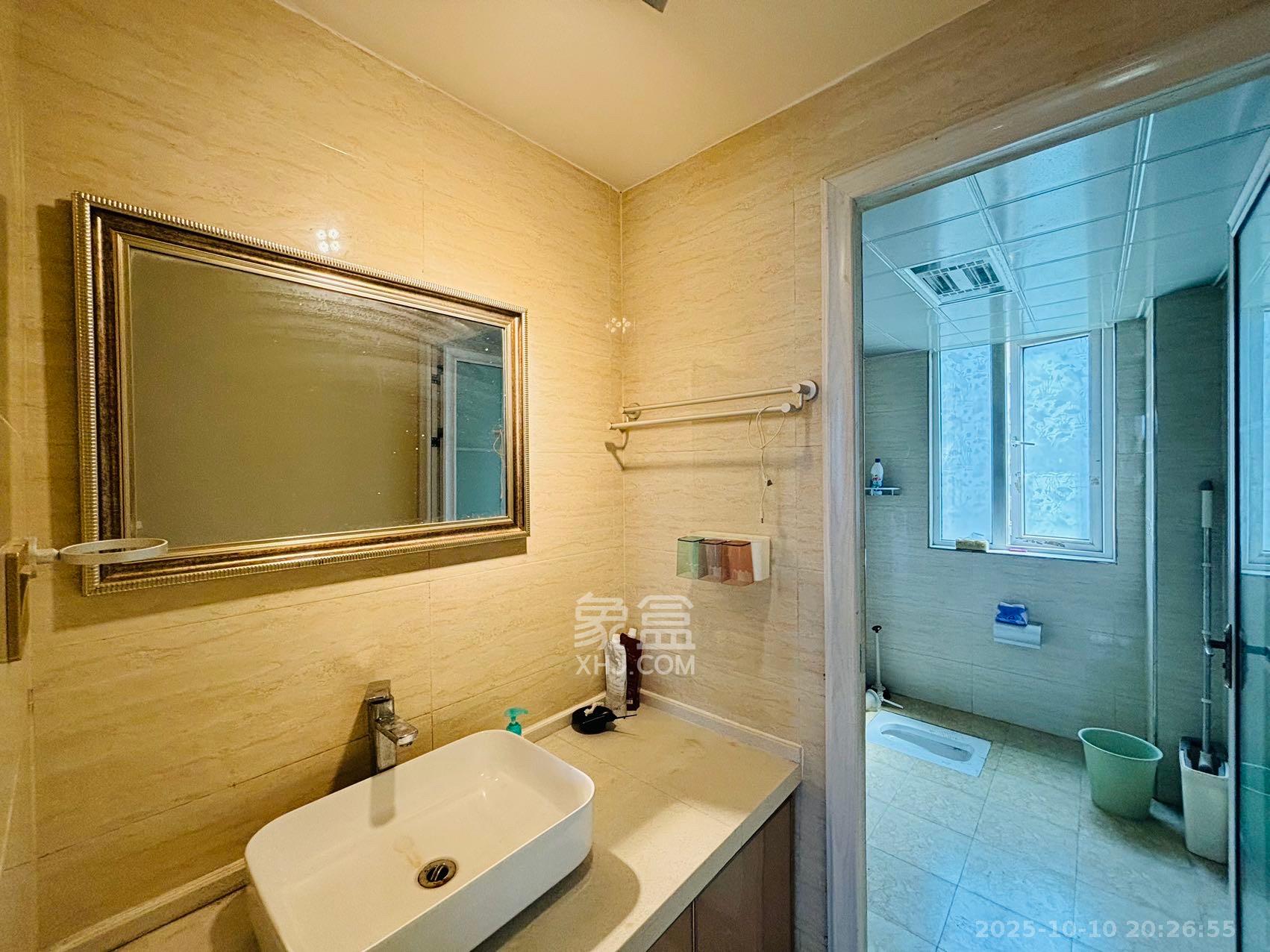 保利香槟国际  3室2厅1卫    2000.0元/月室内图