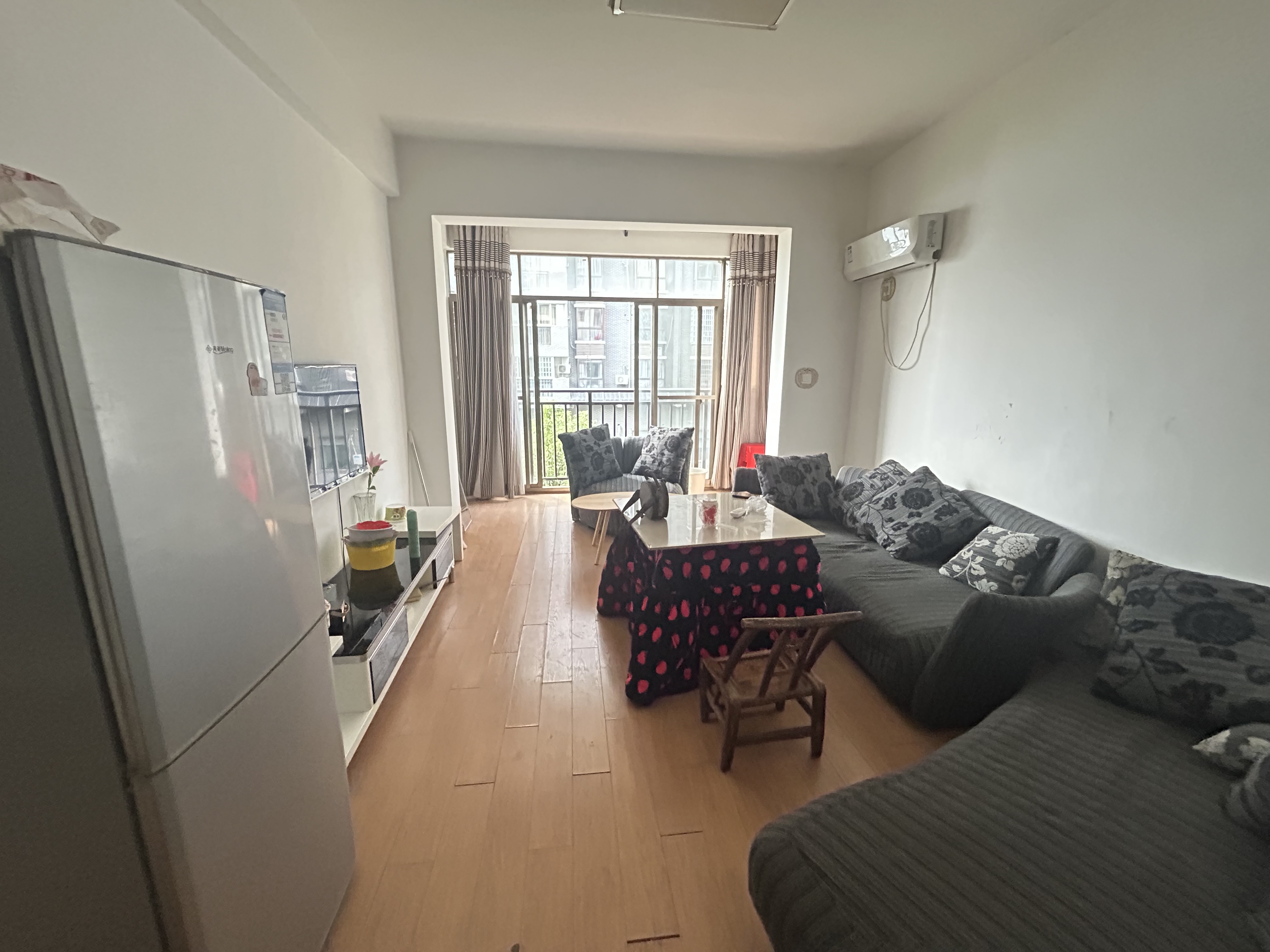 鸿泰冶金雅苑 1室1厅1卫 1300.0元/月 鸿泰冶金雅苑 1室1厅1卫 1300.0元/月室内图