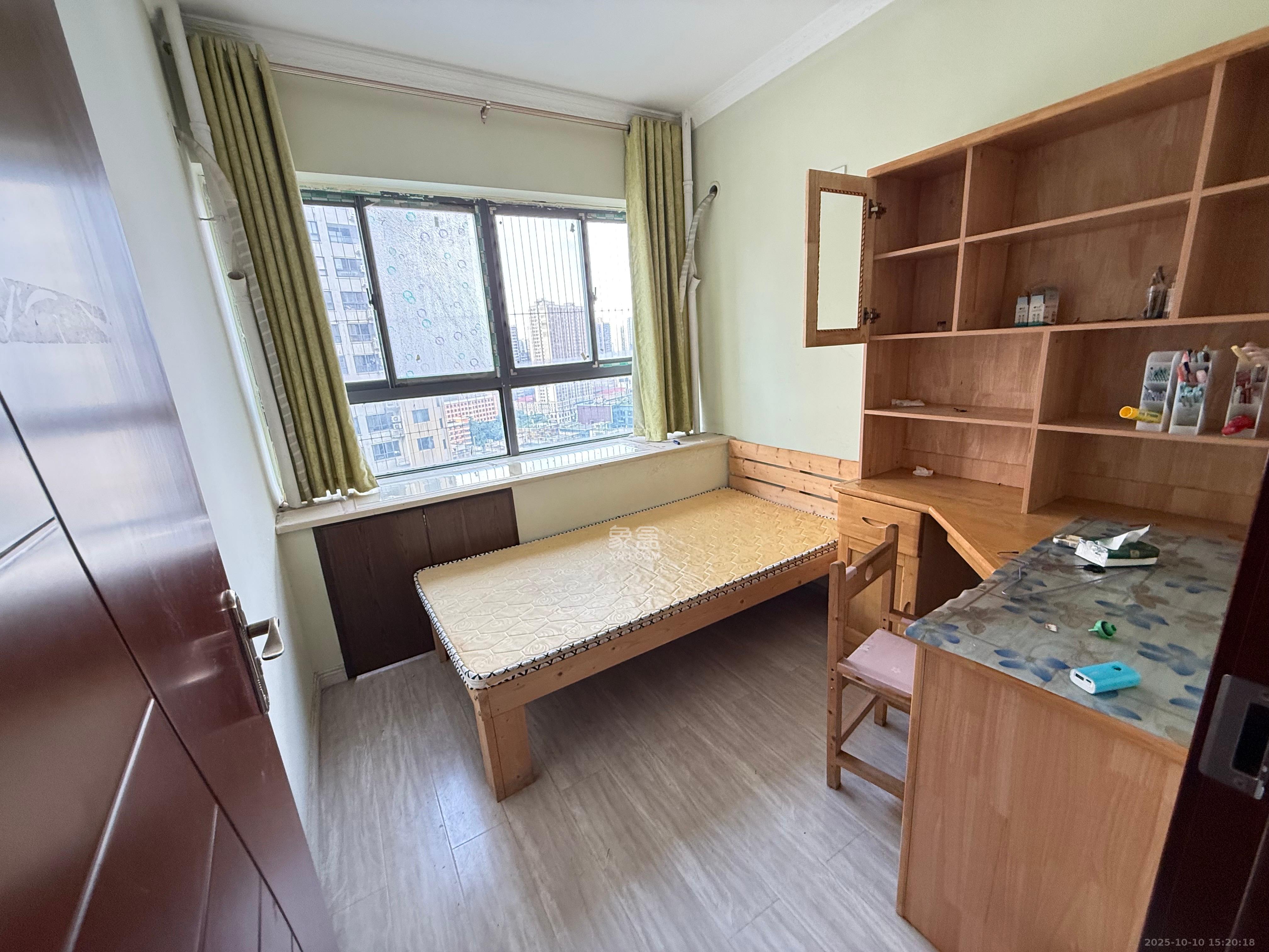 好莱城(弘德西街) 3室2厅1卫 2100.0元/月 好莱城(弘德西街) 3室2厅1卫 2100.0元/月室内图