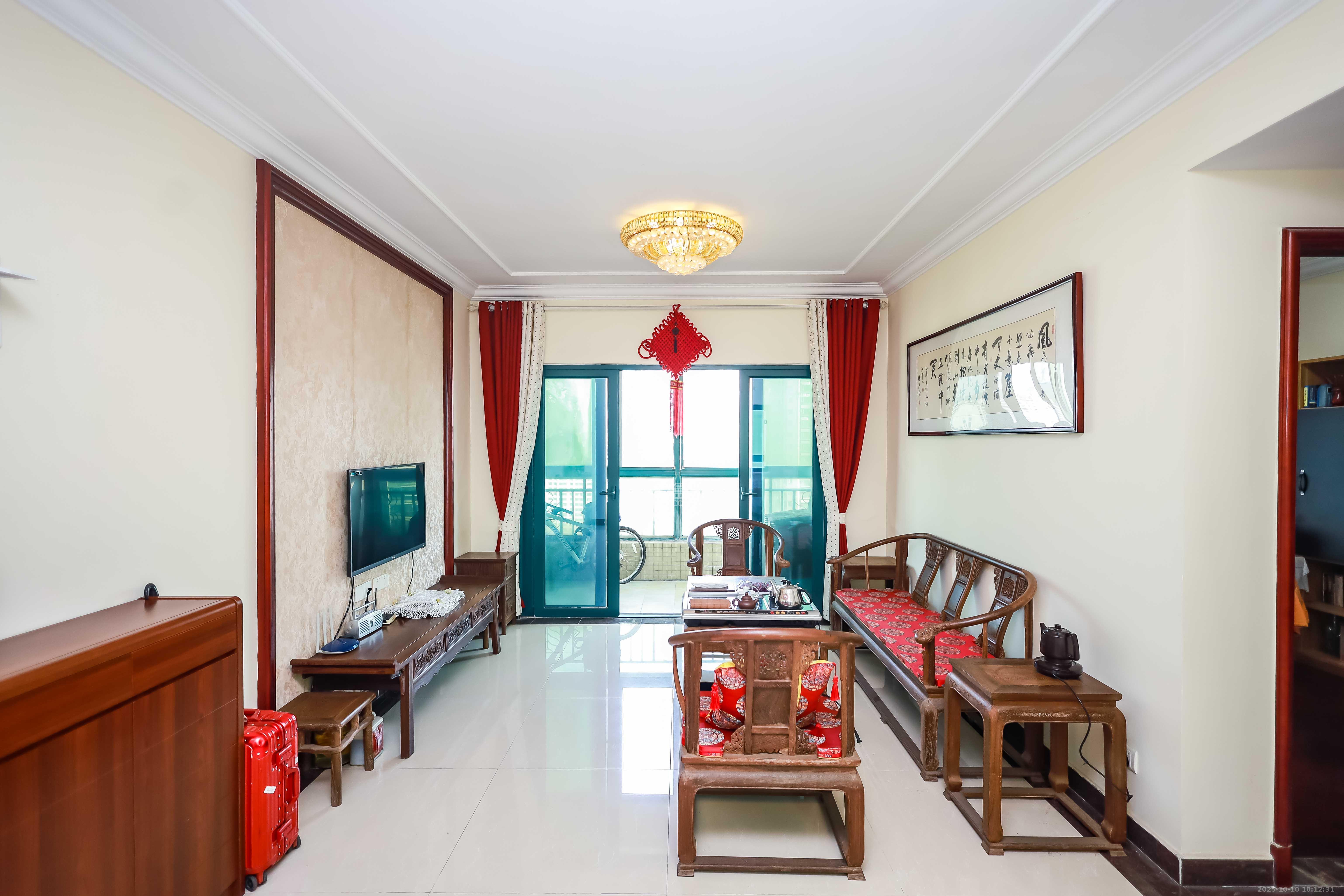 恒大华府  3室2厅1卫    118.0万 恒大华府  3室2厅1卫    118.0万客厅