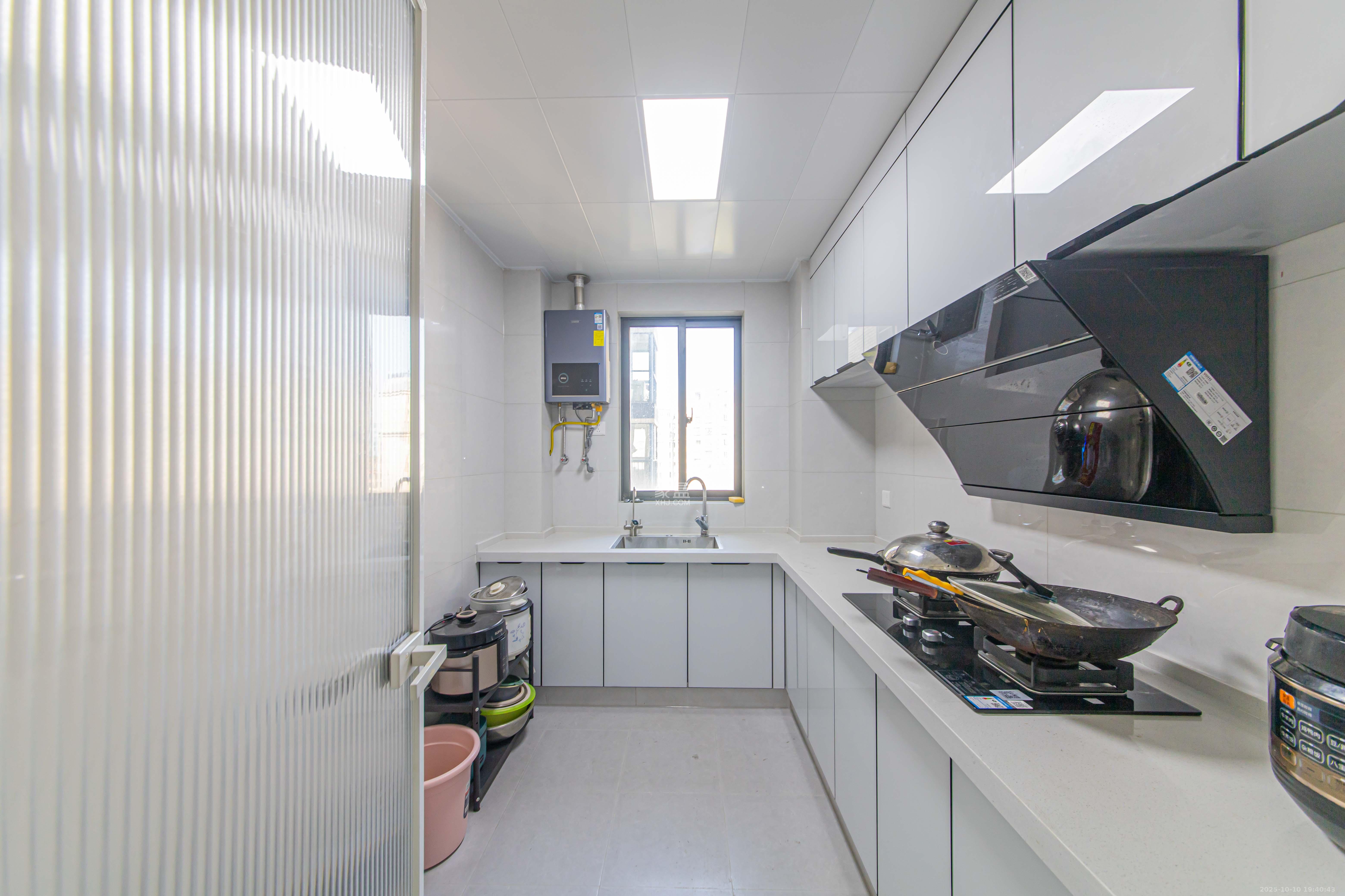 九峰远见  3室2厅2卫    155.0万厨房