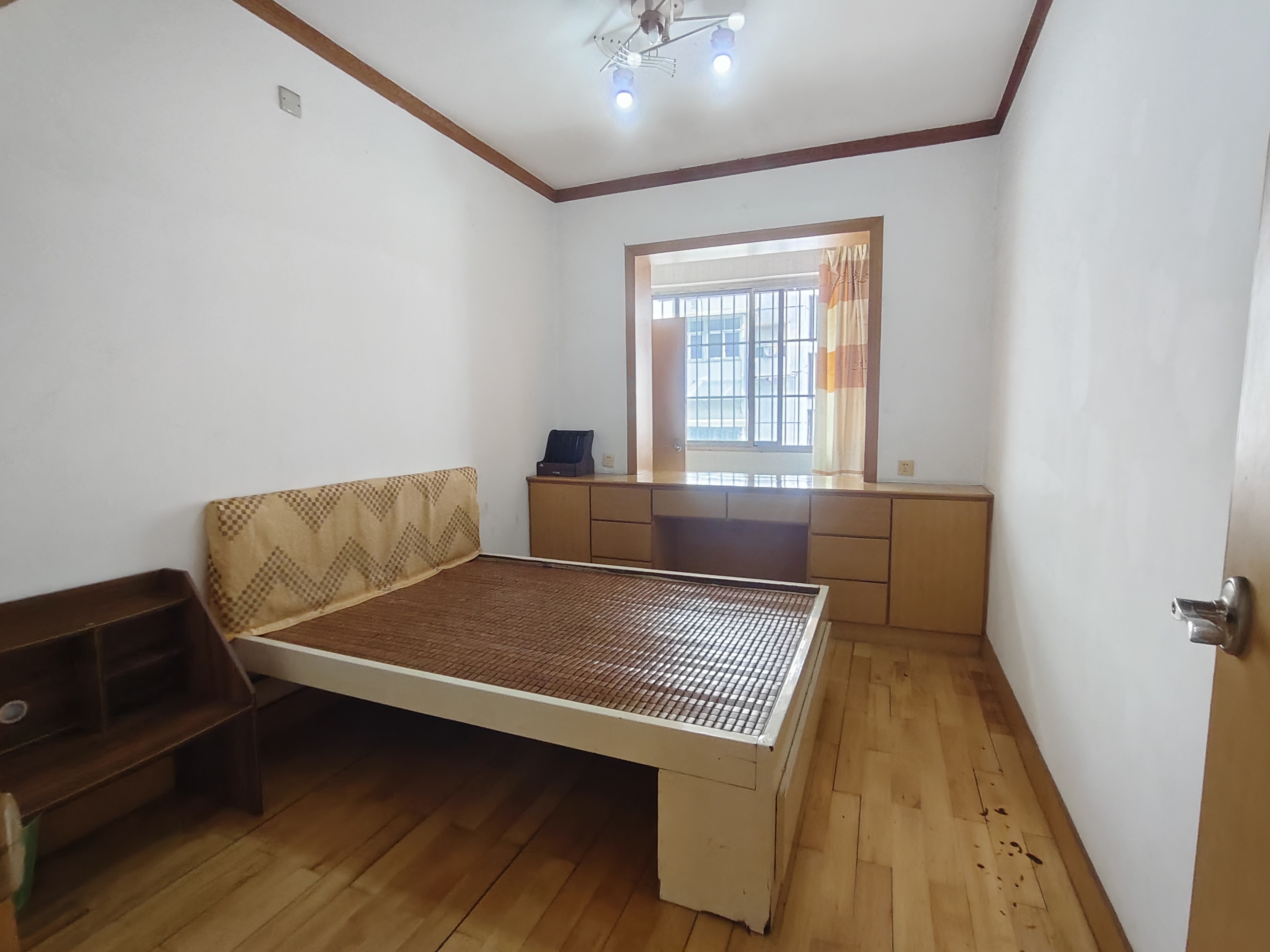 贺家土纺织路散盘  3室2厅2卫    36.8万 贺家土纺织路散盘  3室2厅2卫    36.8万室内图