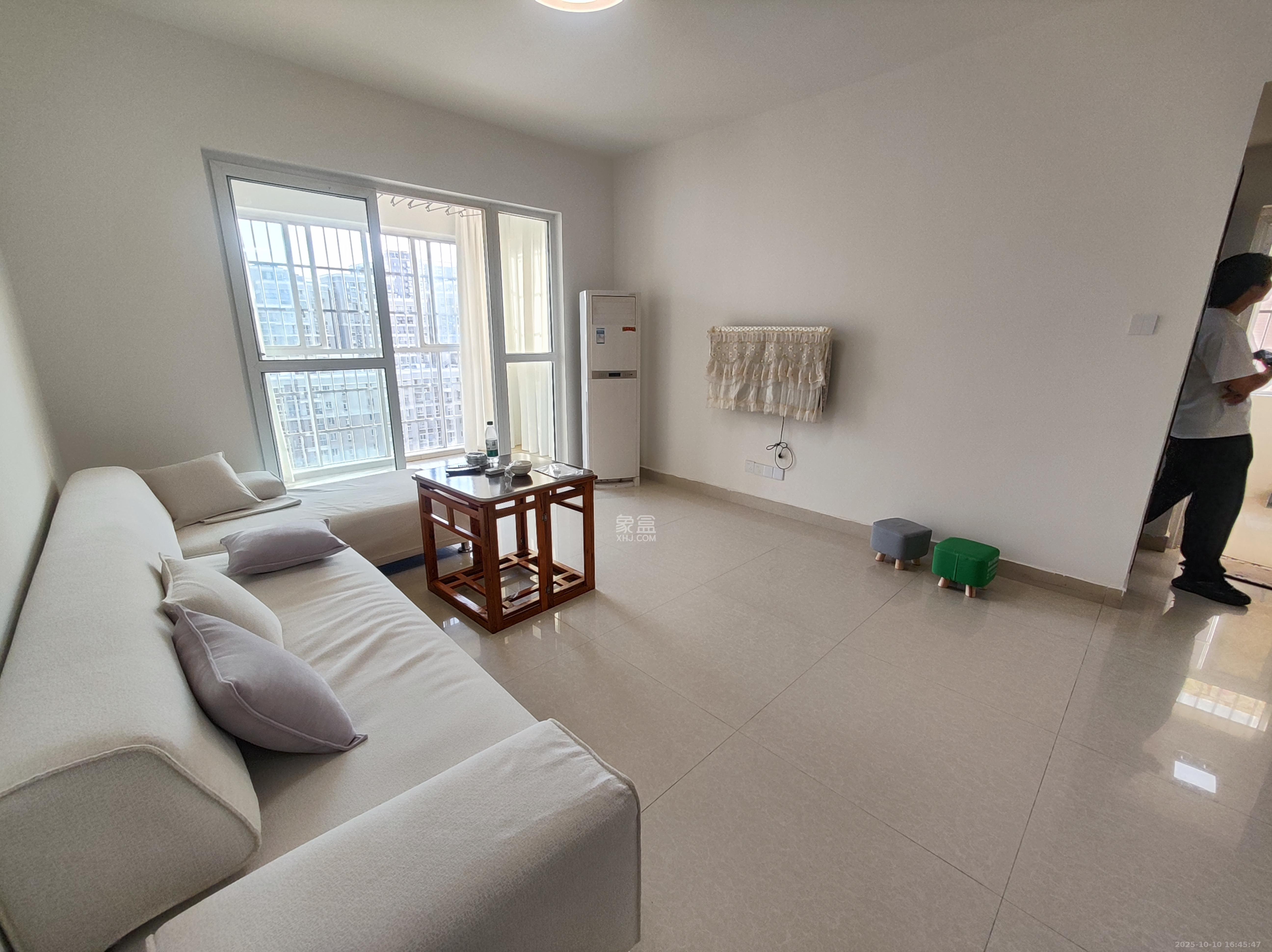 上河国际C区  2室2厅1卫    2500.0元/月室内图