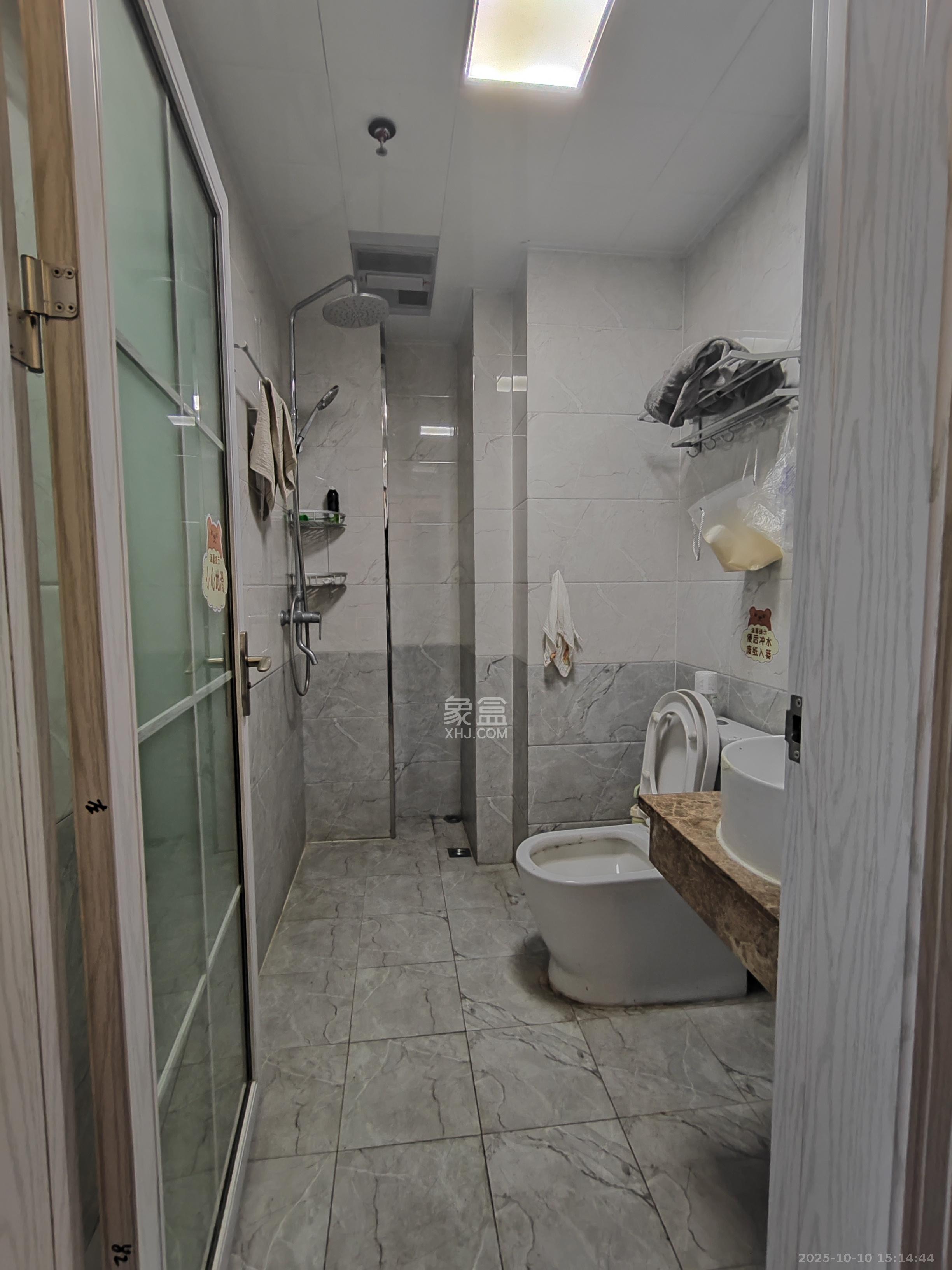 第六都（陆都小区）  1室1厅1卫    1600.0元/月室内图