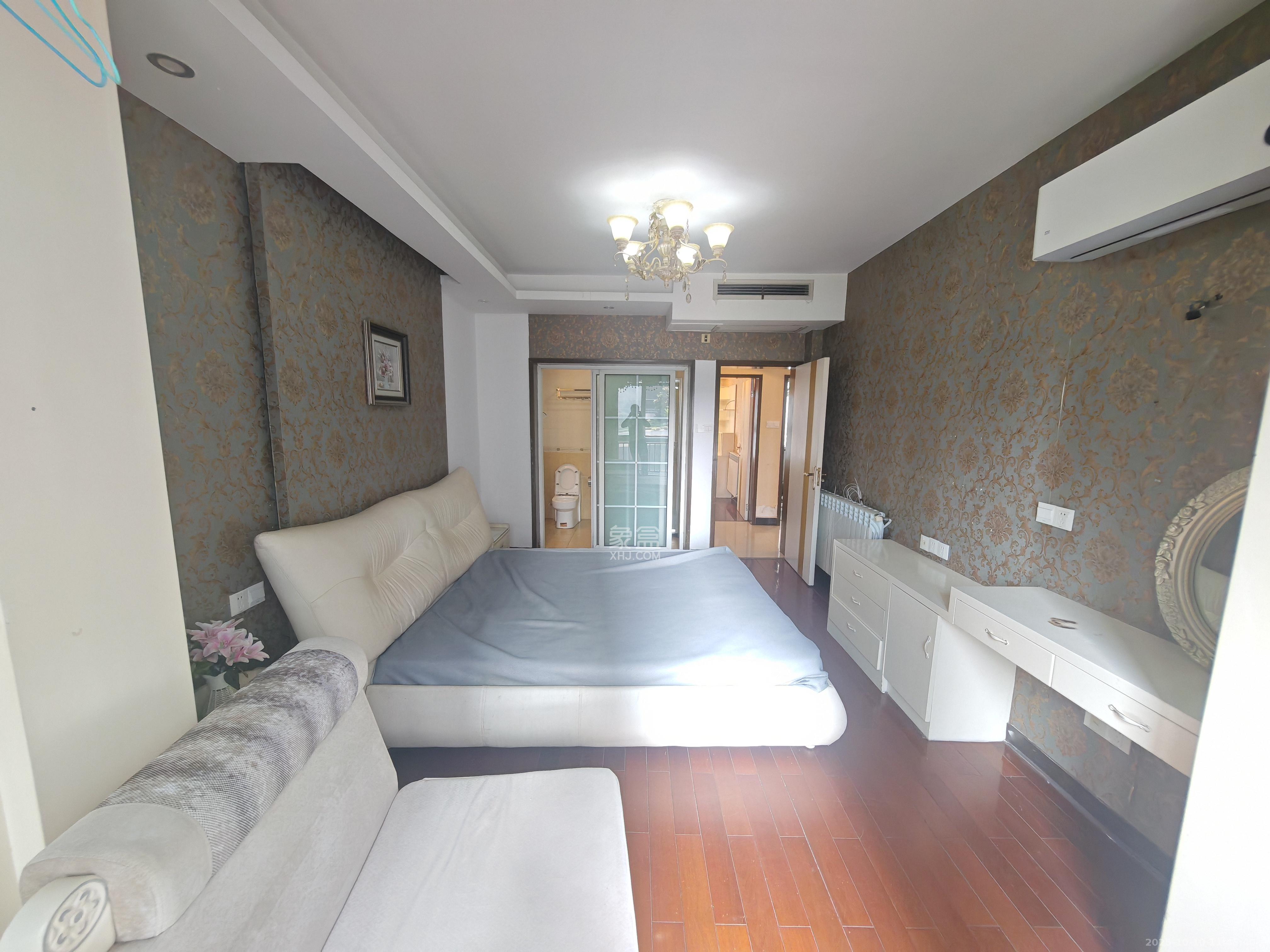 五一华府  3室2厅2卫    5000.0元/月室内图